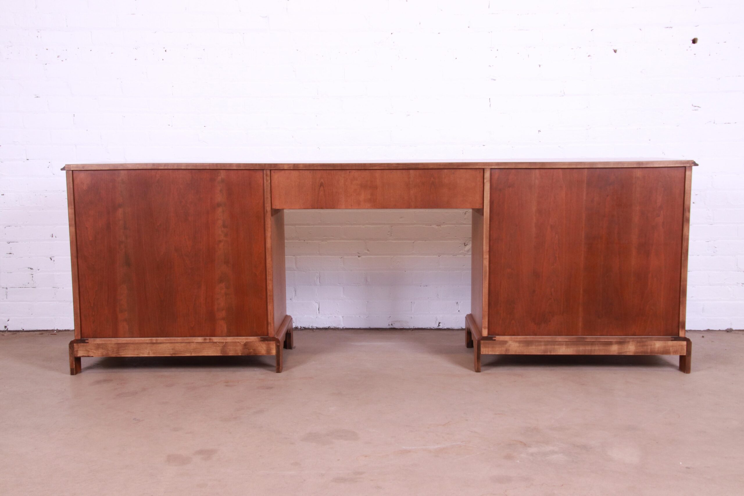 Baker Furniture Georgian Burled Walnut Executive Credenza Desk, Newly Refinished - Image 12