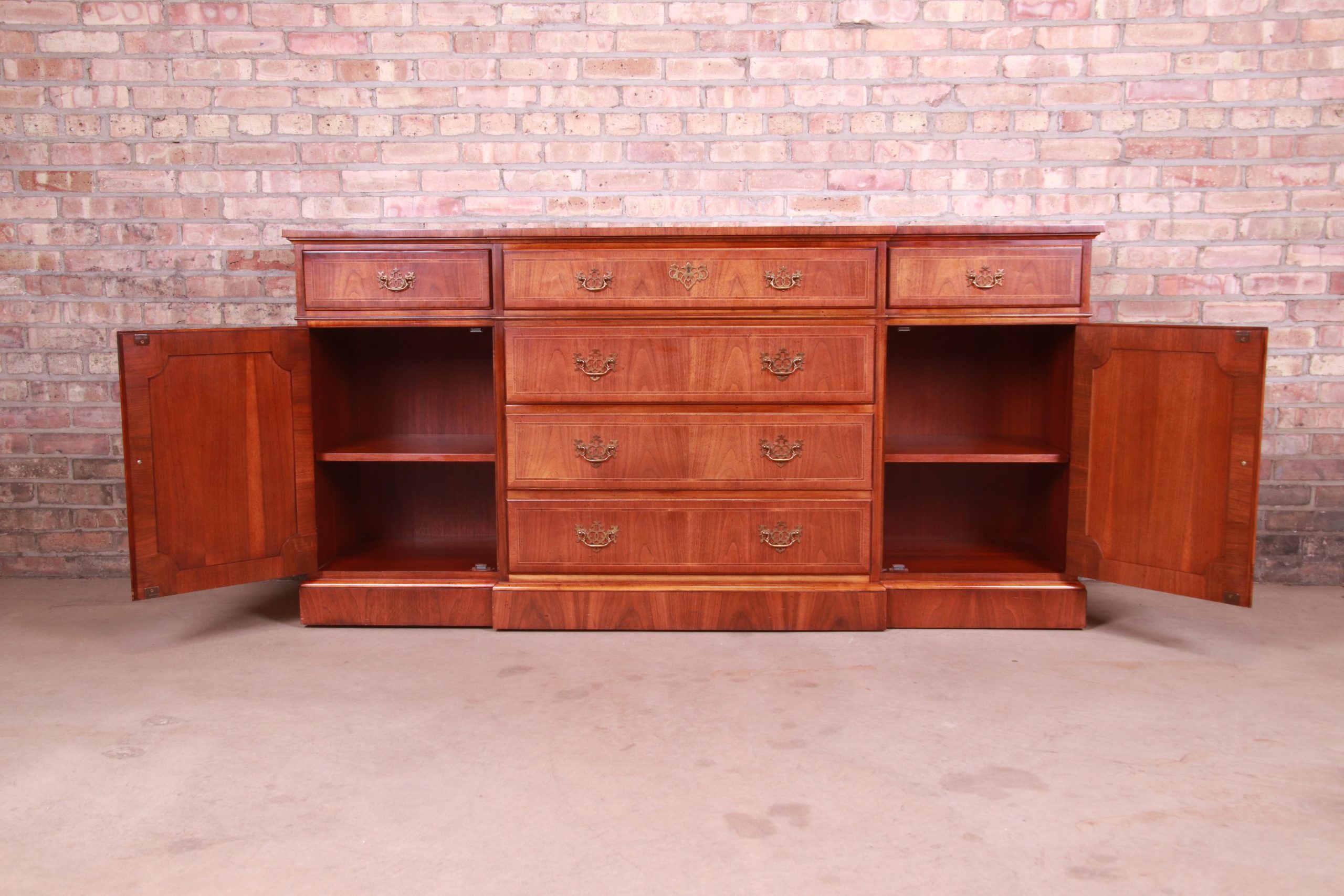 Baker Furniture Georgian Mahogany Sideboard or Bar Cabinet - Image 7