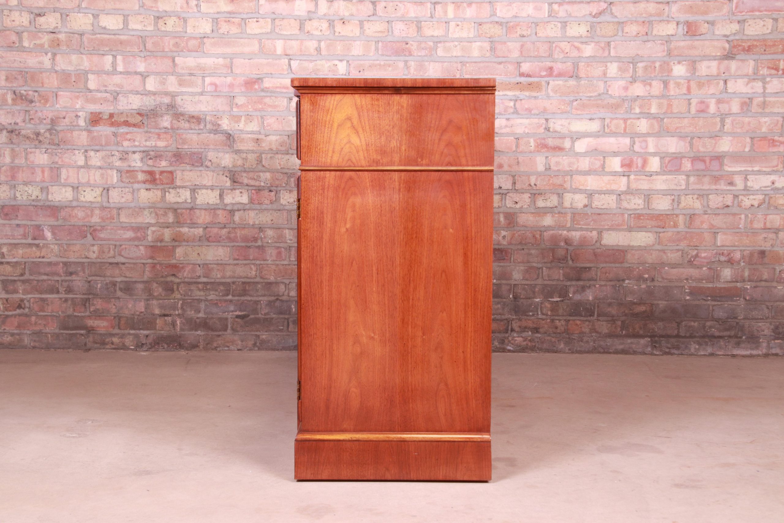 Baker Furniture Georgian Mahogany Sideboard or Bar Cabinet - Image 12