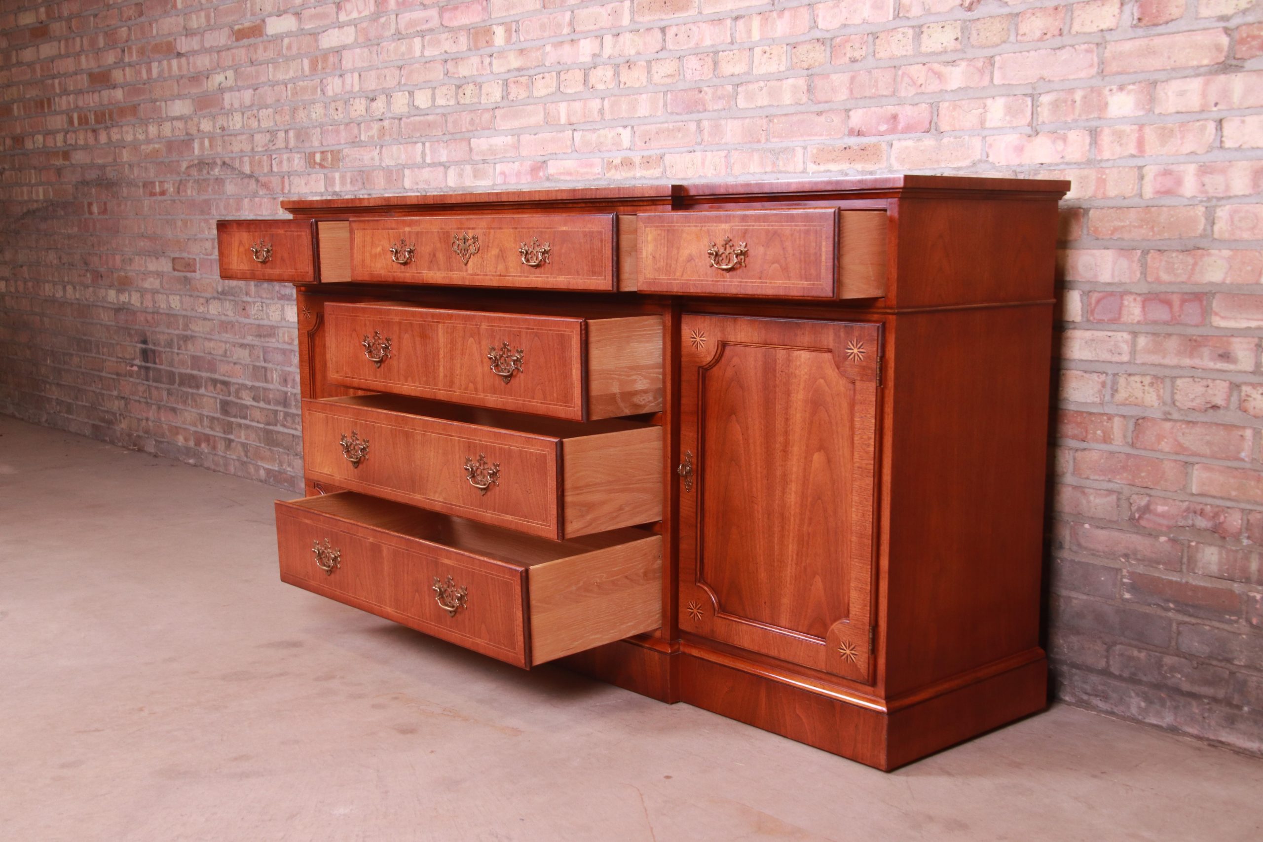 Baker Furniture Georgian Mahogany Sideboard or Bar Cabinet - Image 8