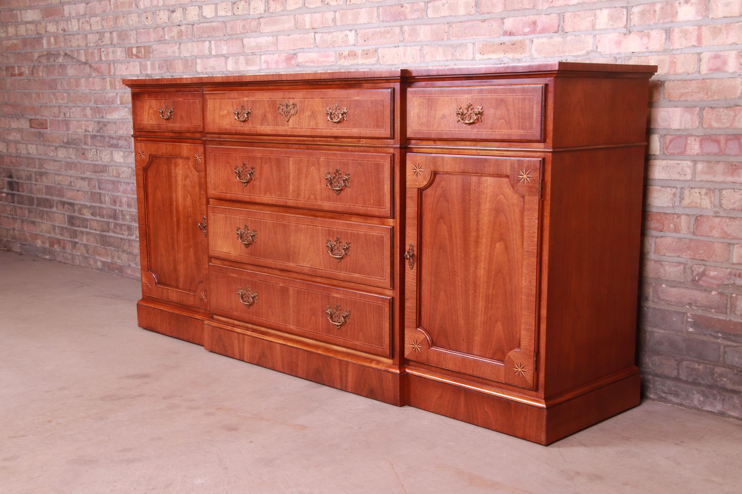 Baker Furniture Georgian Mahogany Sideboard or Bar Cabinet - Image 3