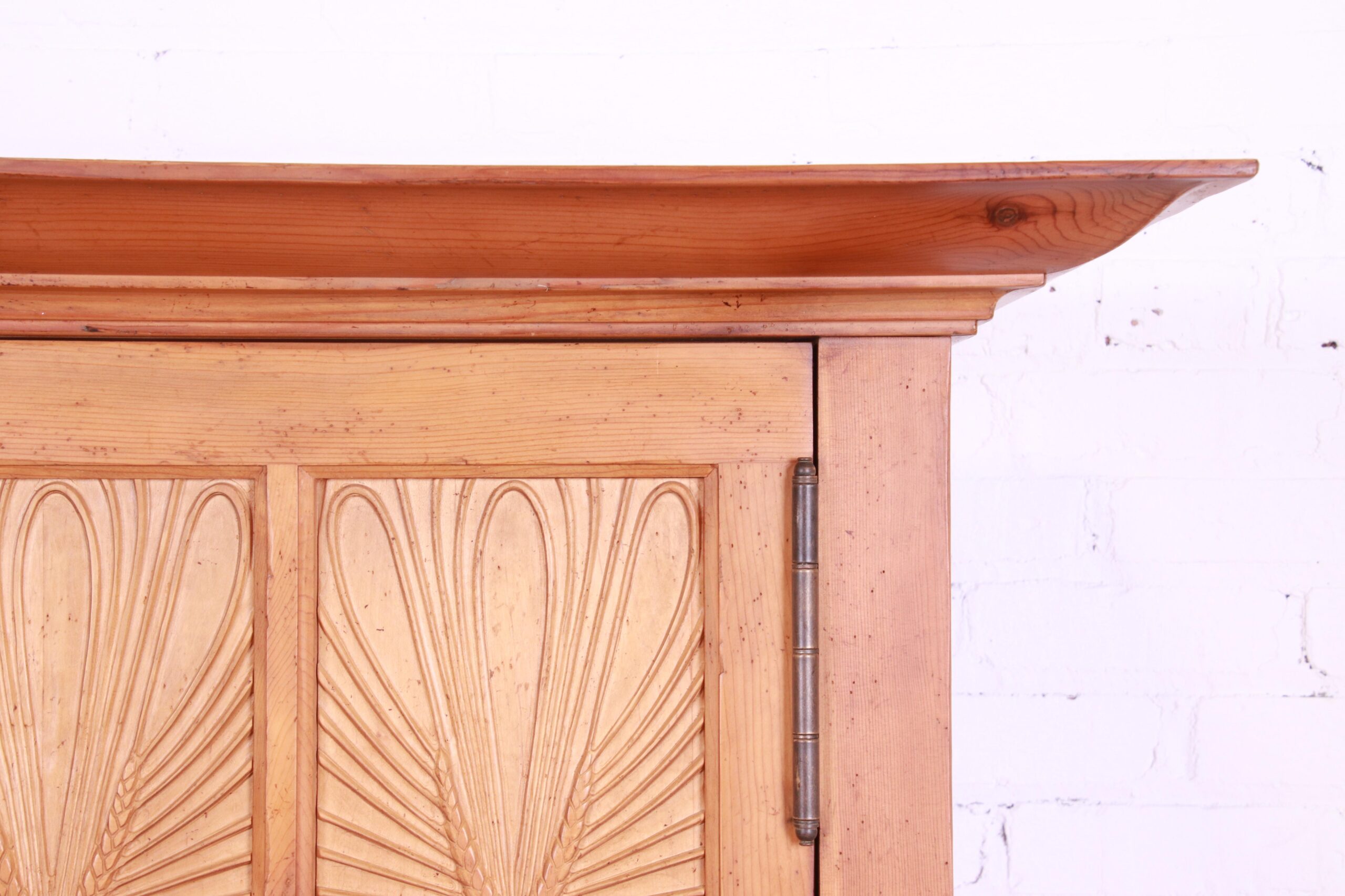 Baker Furniture Milling Road Shaker Style Carved Pine Linen Press or Bar Cabinet - Image 6