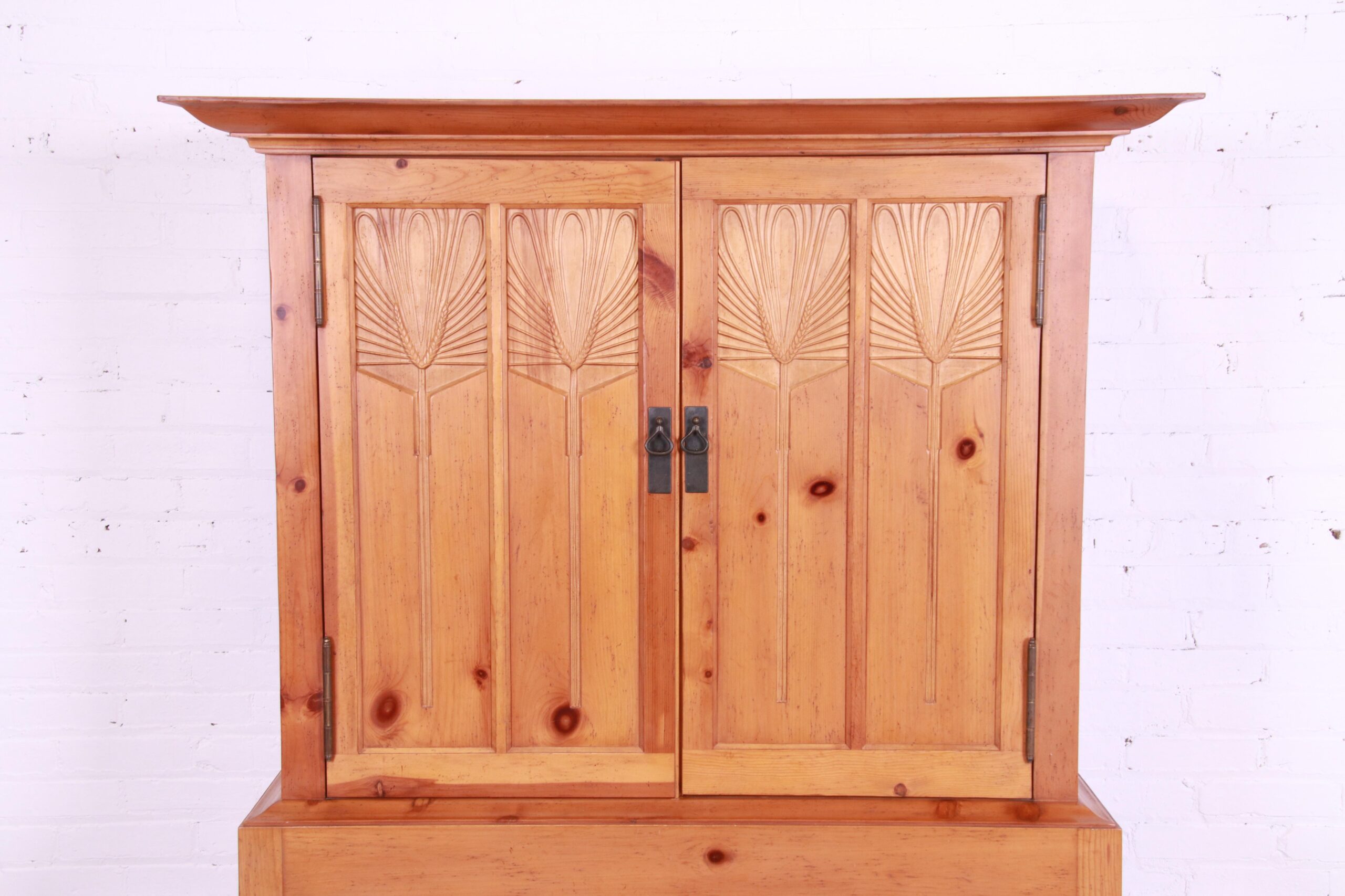 Baker Furniture Milling Road Shaker Style Carved Pine Linen Press or Bar Cabinet - Image 5