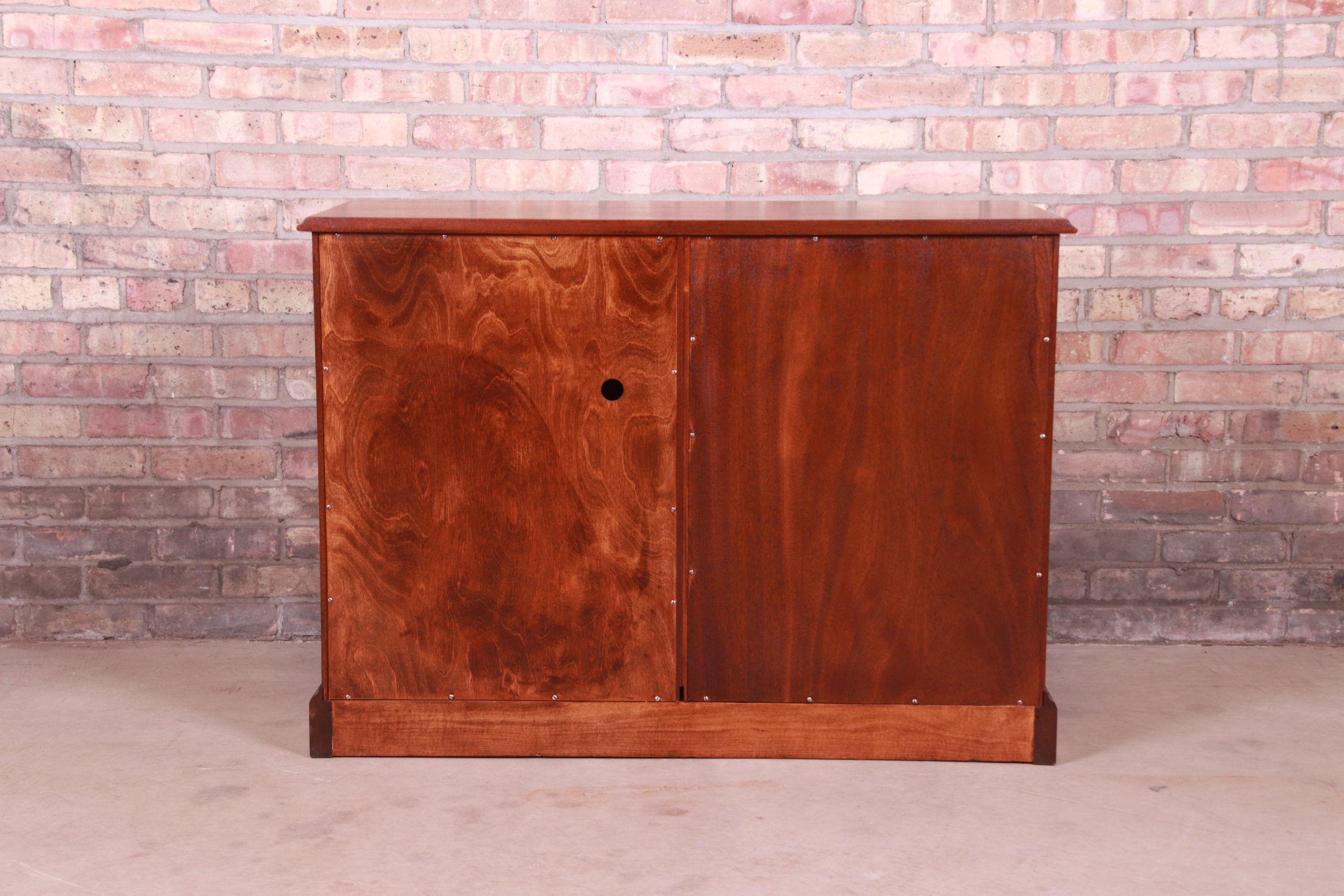 Kittinger American Chippendale Style Mahogany Credenza or Bar Cabinet, Newly Refinished - Image 12