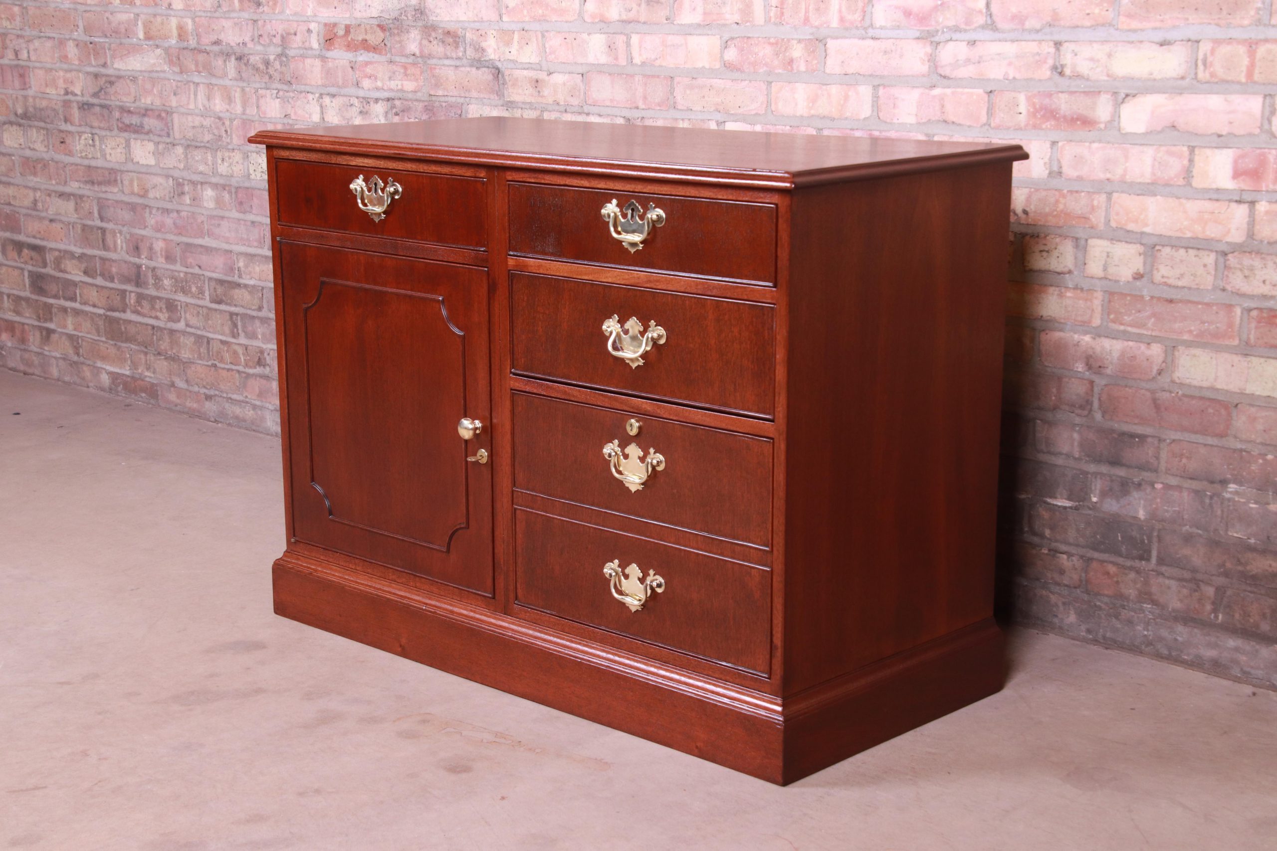 Kittinger American Chippendale Style Mahogany Credenza or Bar Cabinet, Newly Refinished