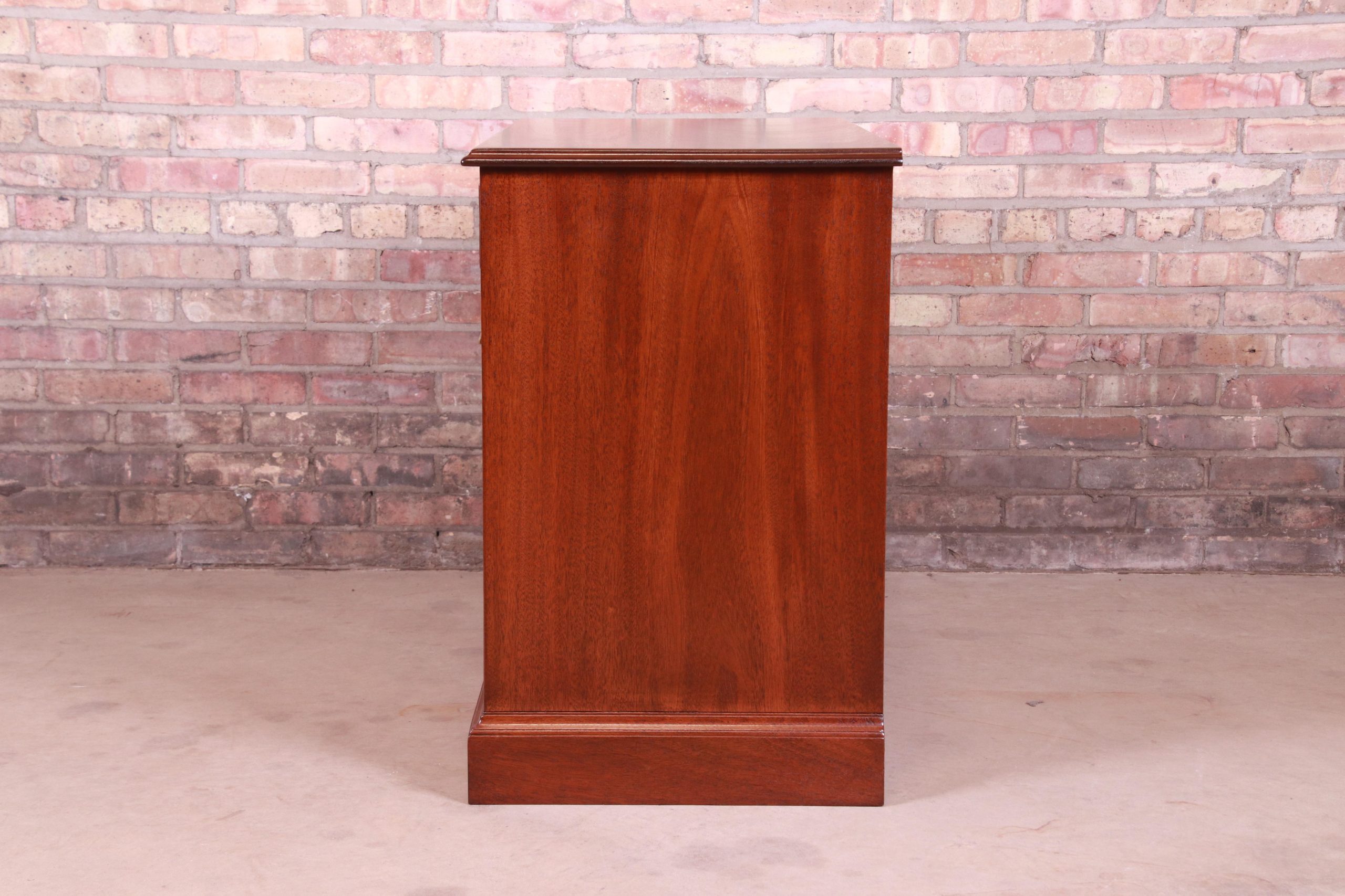 Kittinger American Chippendale Style Mahogany Credenza or Bar Cabinet, Newly Refinished - Image 11