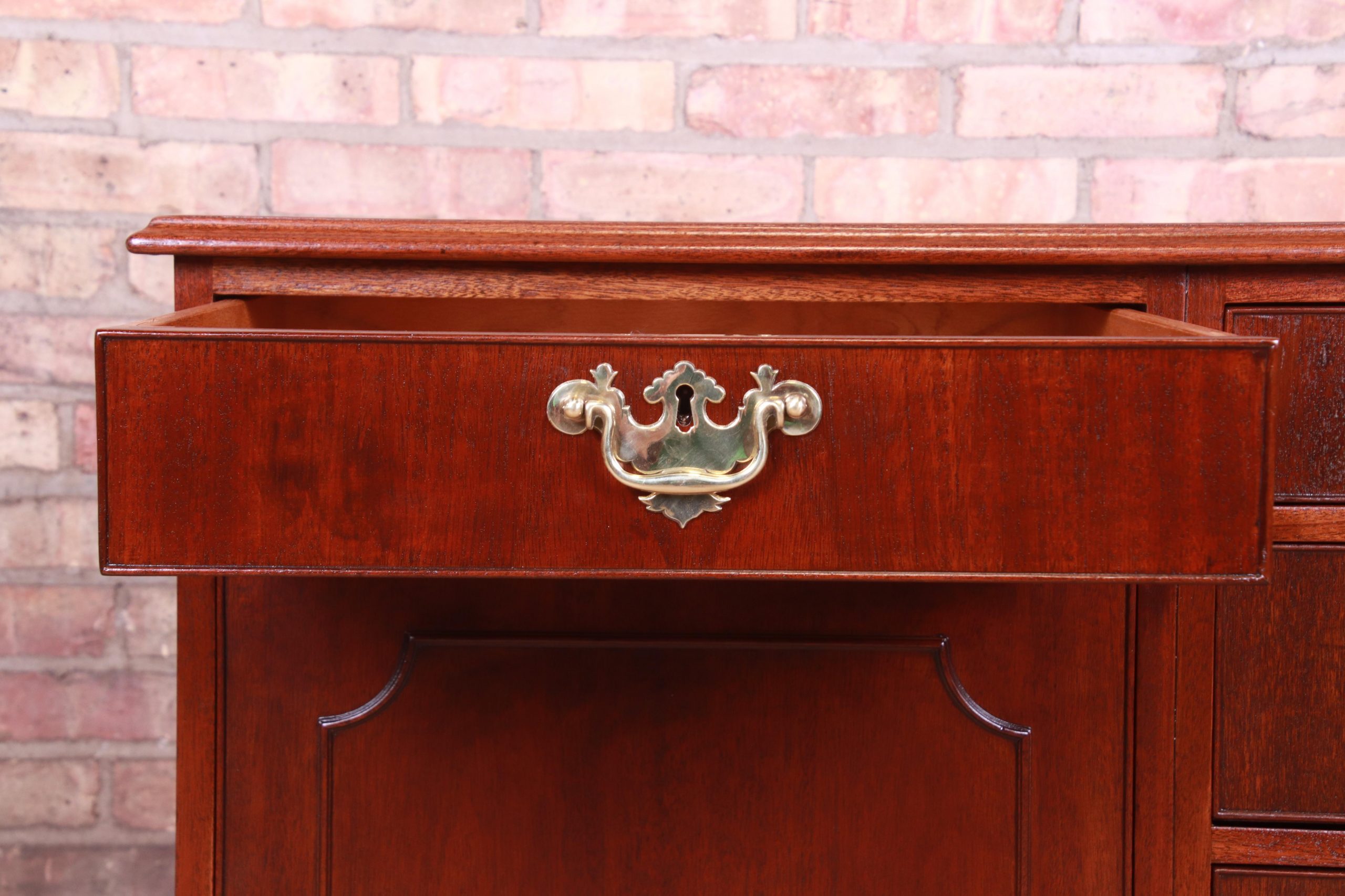 Kittinger American Chippendale Style Mahogany Credenza or Bar Cabinet, Newly Refinished - Image 7