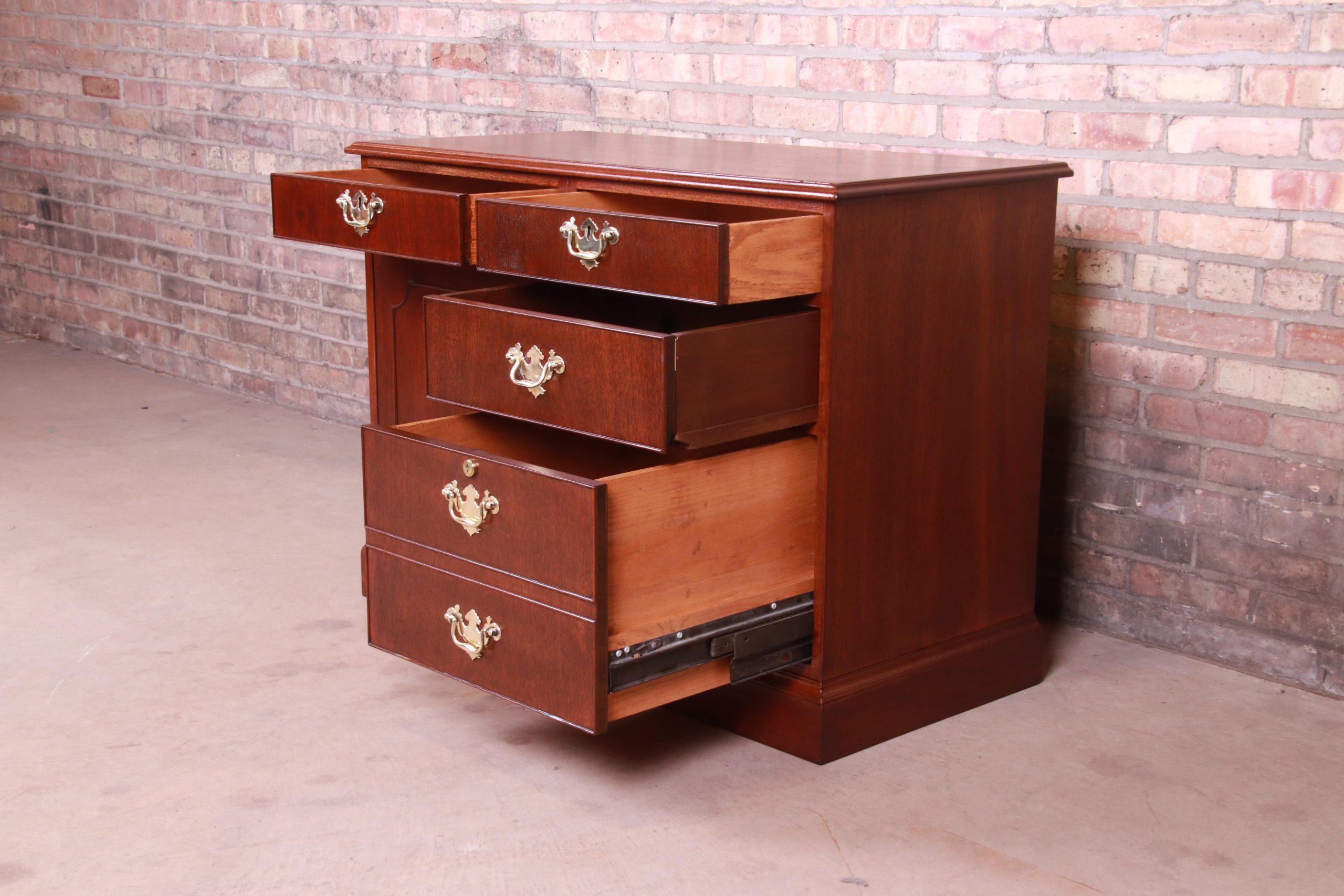 Kittinger American Chippendale Style Mahogany Credenza or Bar Cabinet, Newly Refinished - Image 10