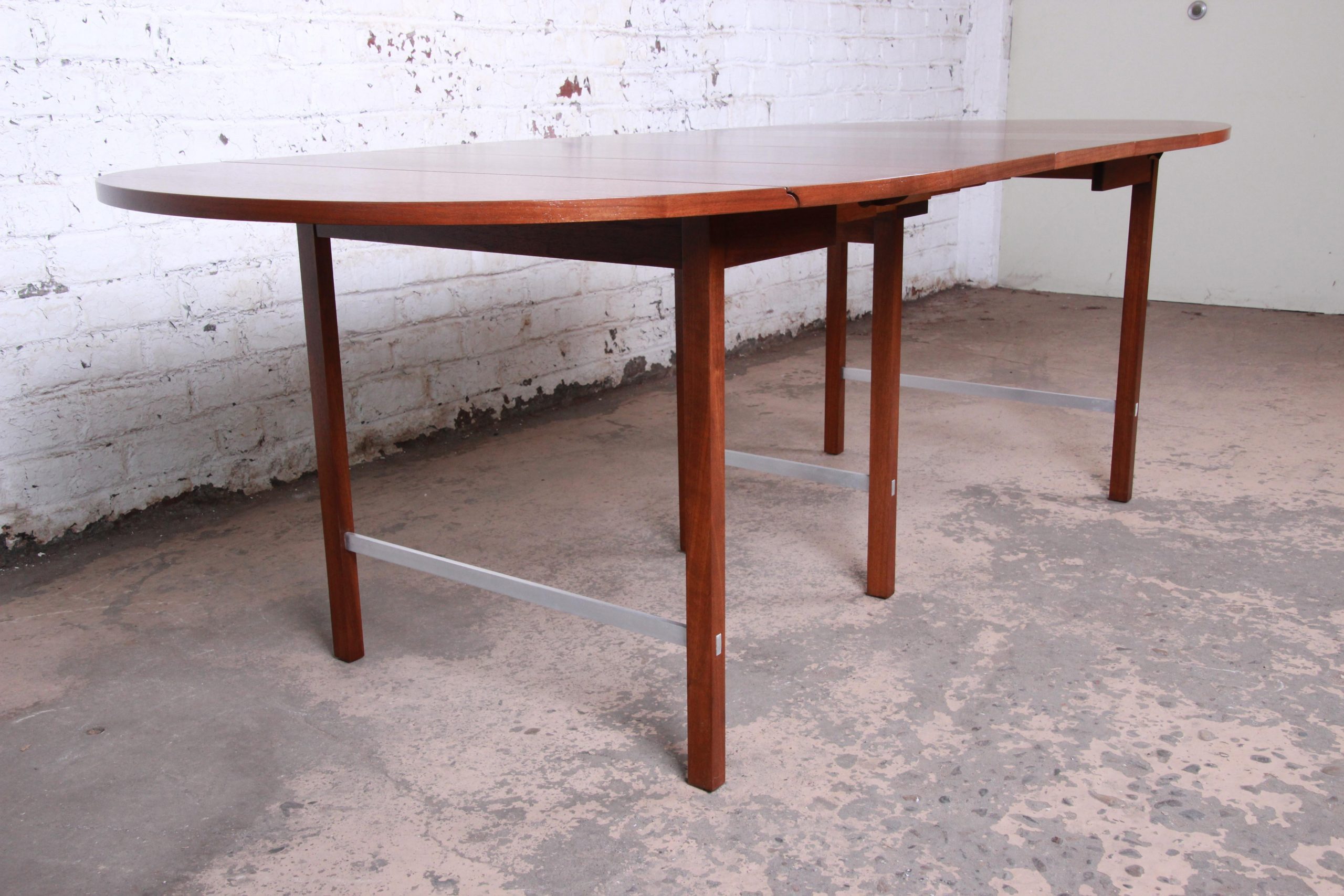 Paul McCobb for Calvin Mid-Century Modern Walnut Extension Dining Table, Newly Restored - Image 5