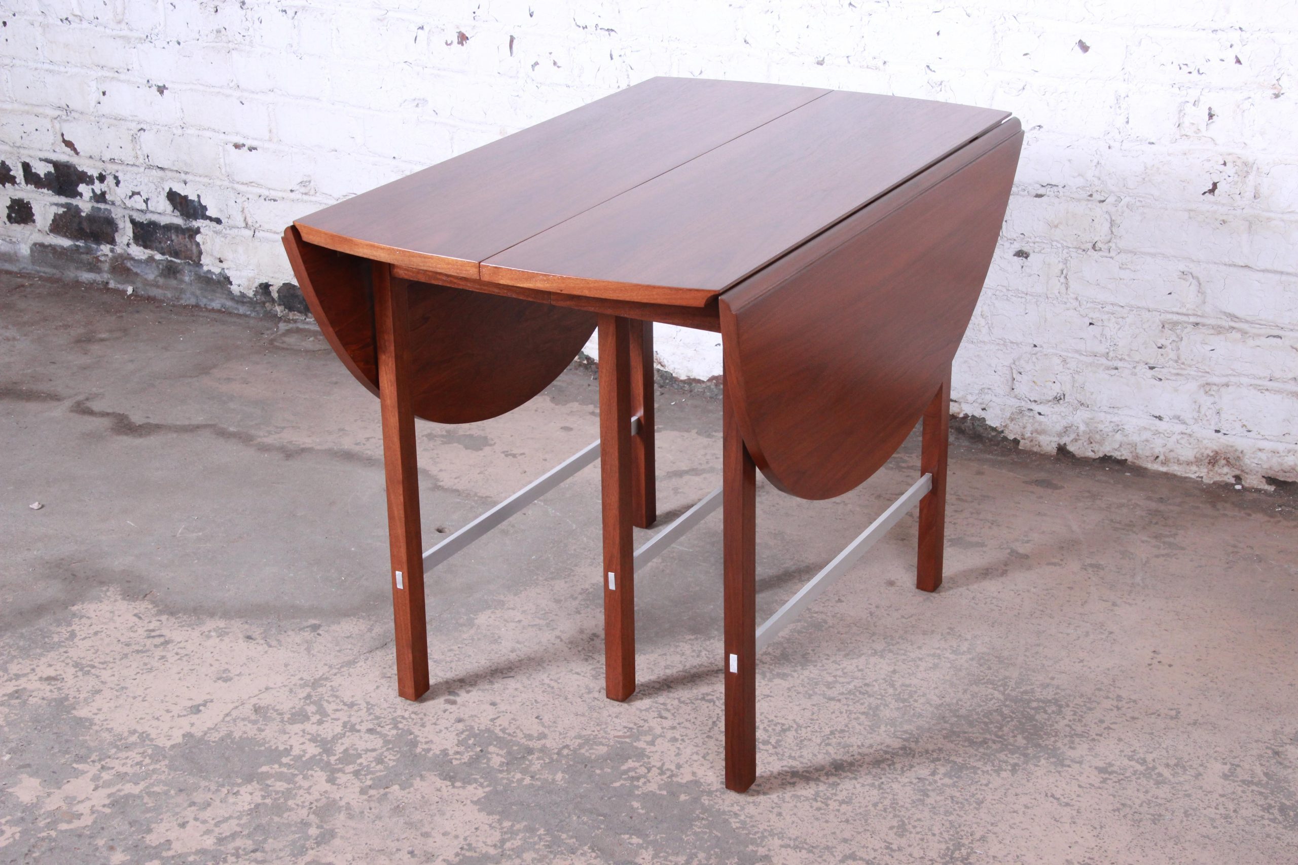 Paul McCobb for Calvin Mid-Century Modern Walnut Extension Dining Table, Newly Restored - Image 13