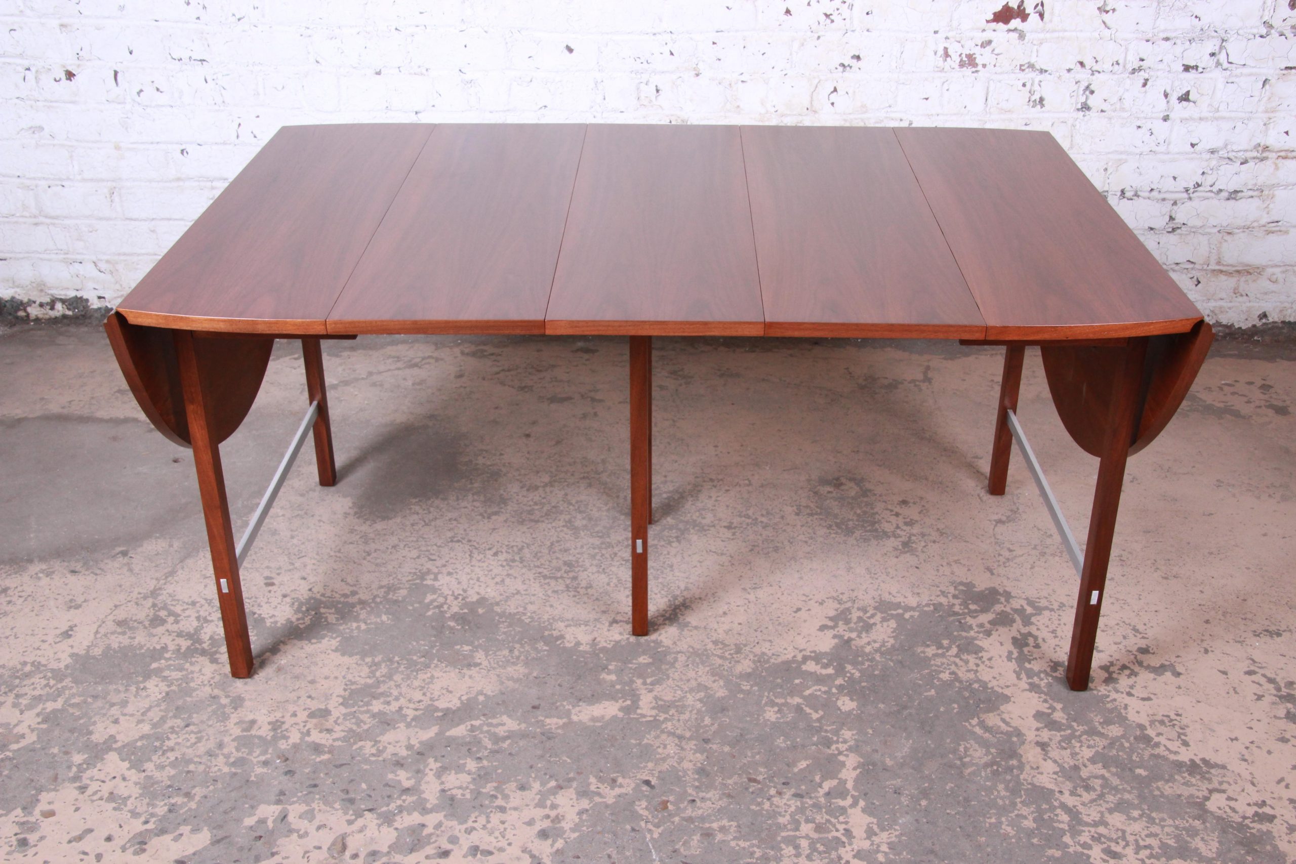 Paul McCobb for Calvin Mid-Century Modern Walnut Extension Dining Table, Newly Restored - Image 8