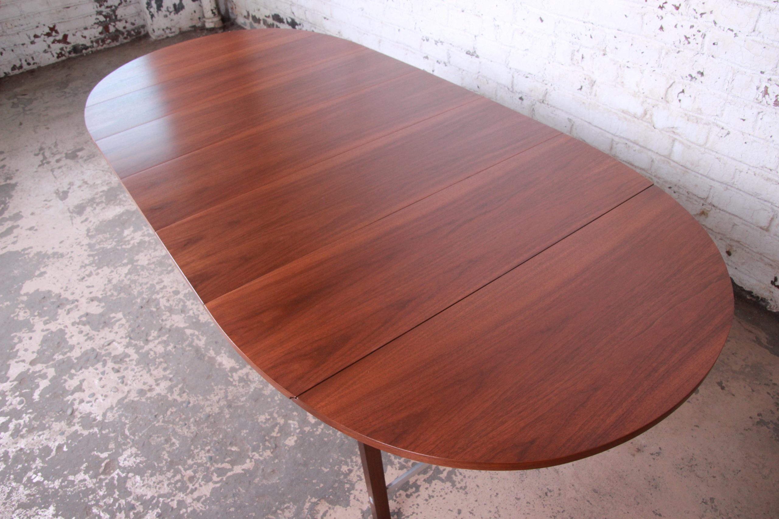 Paul McCobb for Calvin Mid-Century Modern Walnut Extension Dining Table, Newly Restored - Image 7