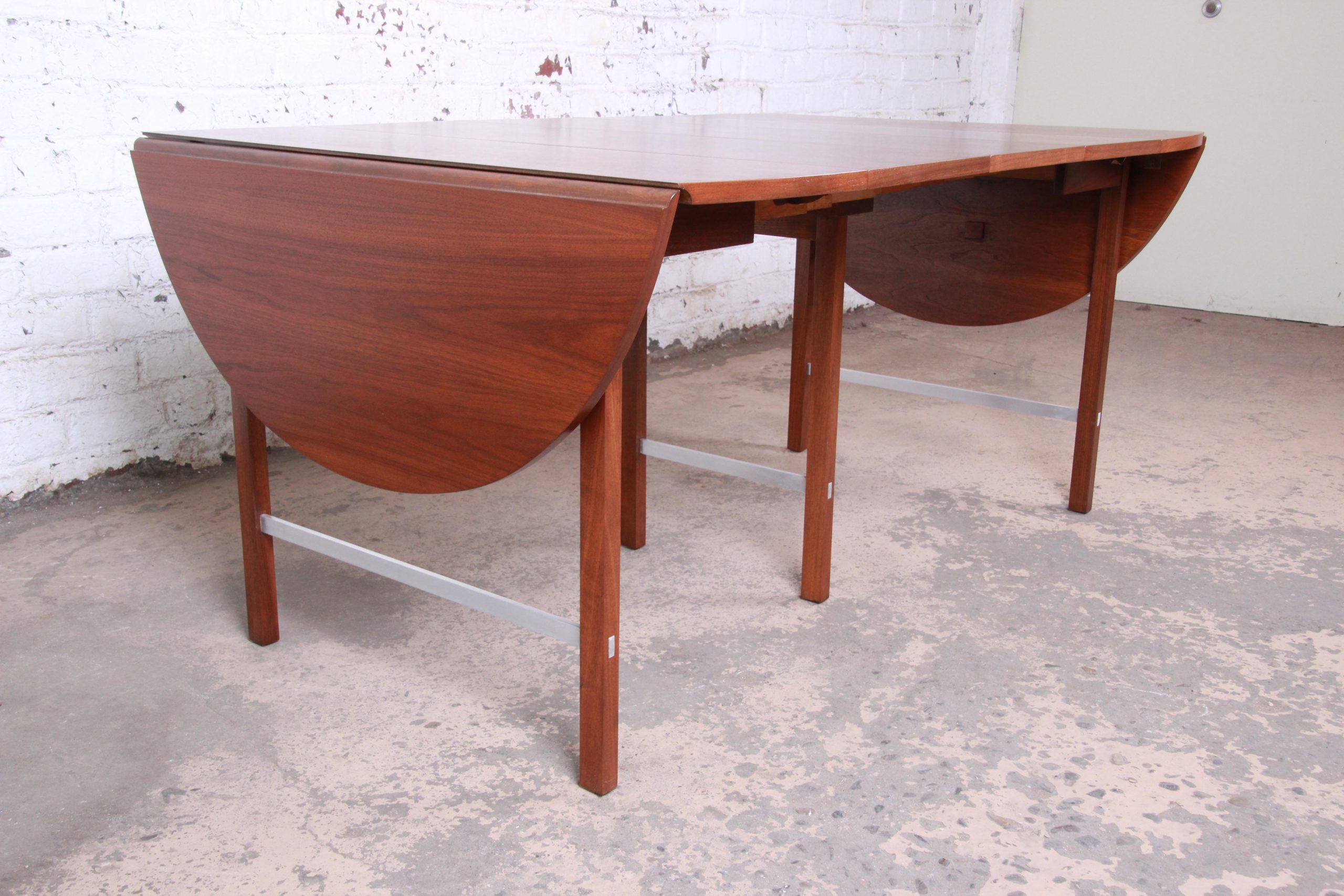 Paul McCobb for Calvin Mid-Century Modern Walnut Extension Dining Table, Newly Restored - Image 9