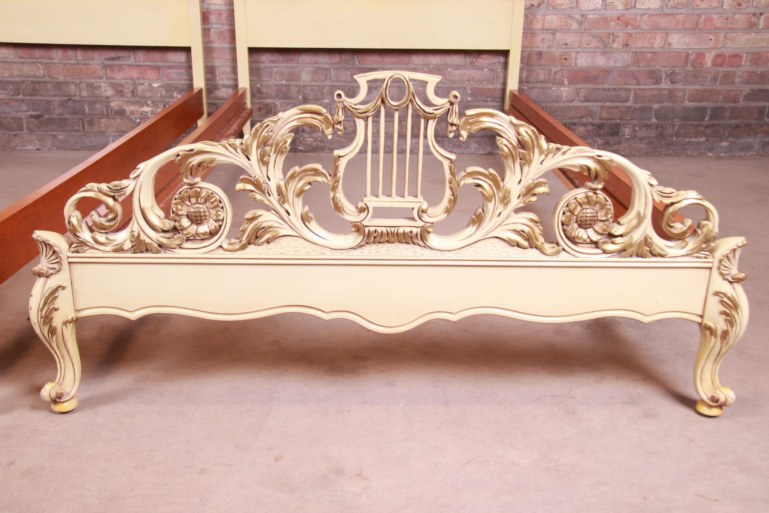 Romweber French Rococo Louis XV Burl Wood and Parcel Painted Twin Beds, Pair - Image 12