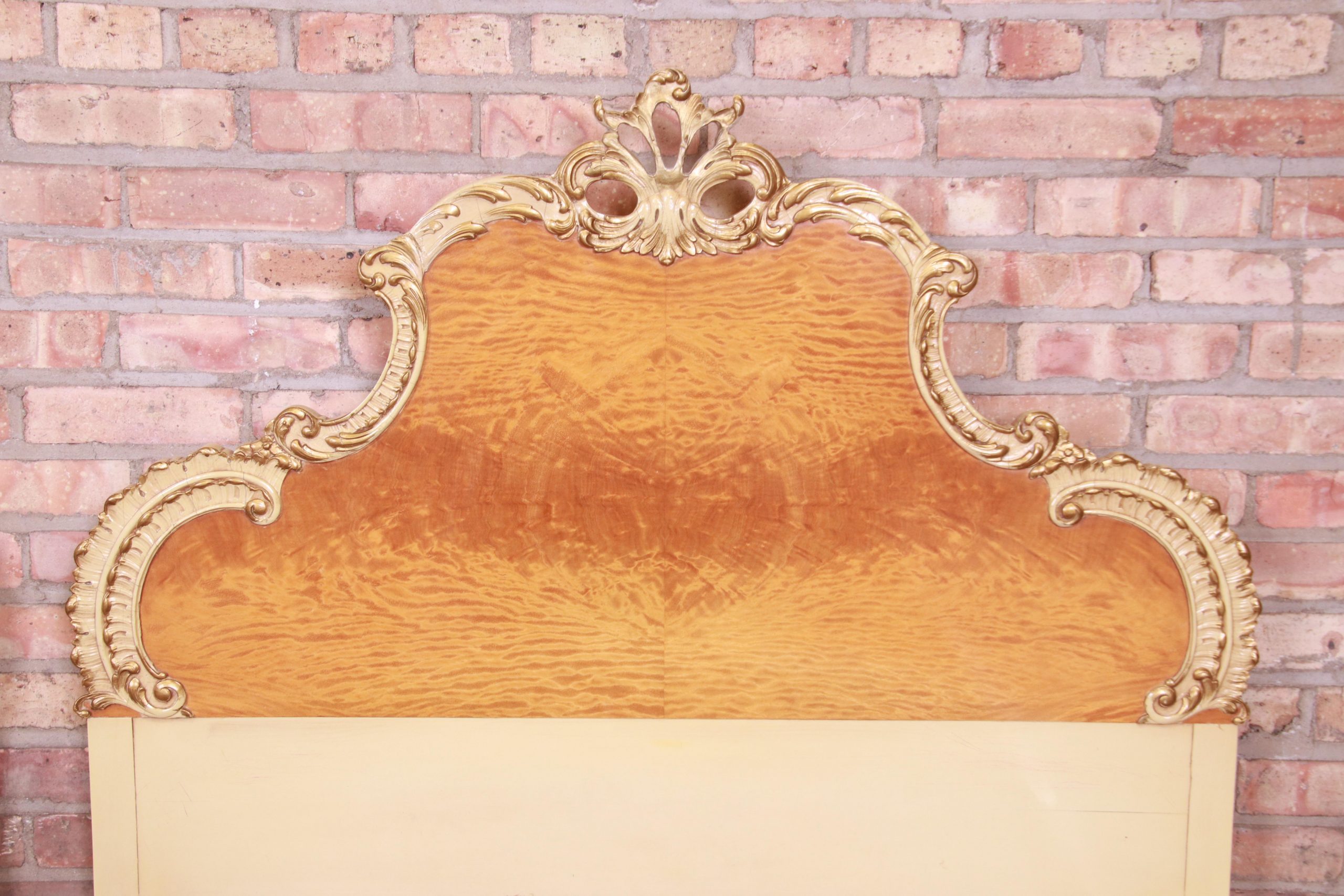Romweber French Rococo Louis XV Burl Wood and Parcel Painted Twin Beds, Pair - Image 9
