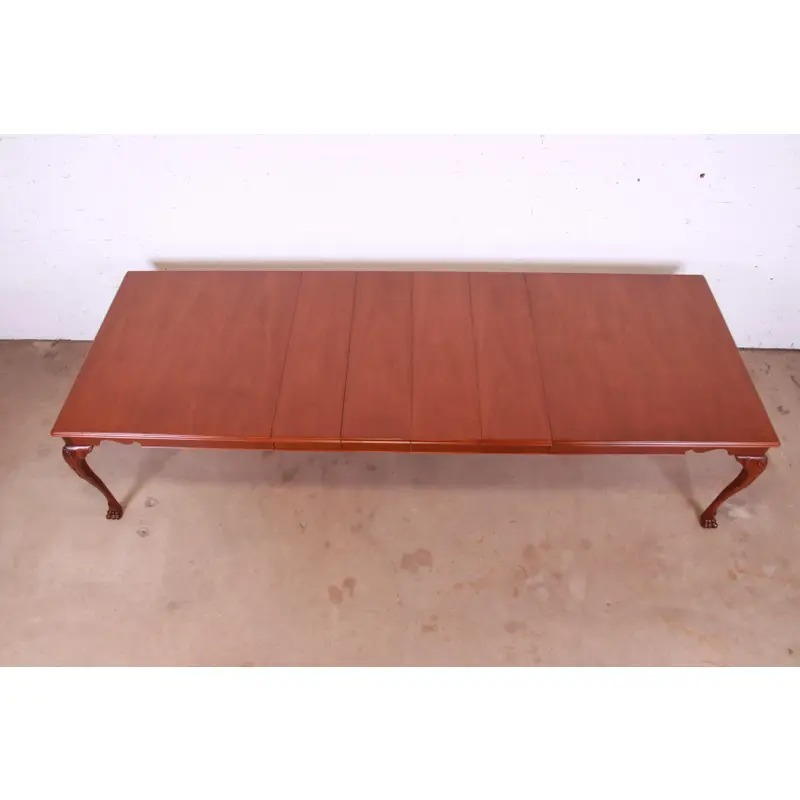 Kindel Furniture Irish Georgian Carved Mahogany Extension Dining Table, Newly Refinished - Image 5