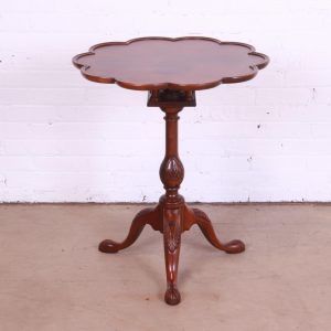 Baker Furniture Georgian Carved Mahogany Tilt Top Pedestal Tea Table