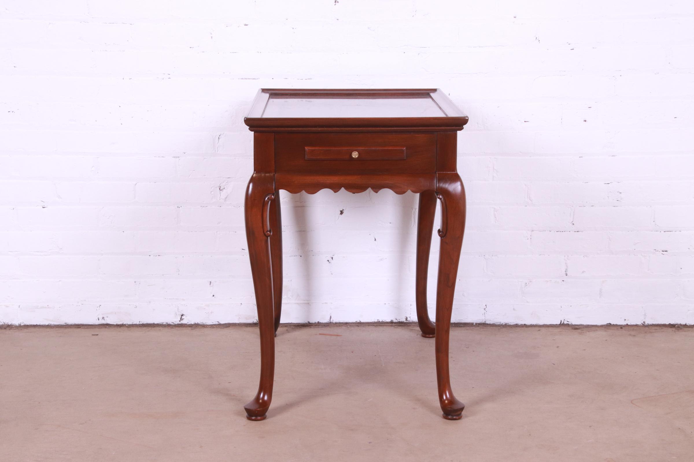 Ethan Allen Queen Anne Cherry Wood Tea Table or Occasional Side Table - Image 3