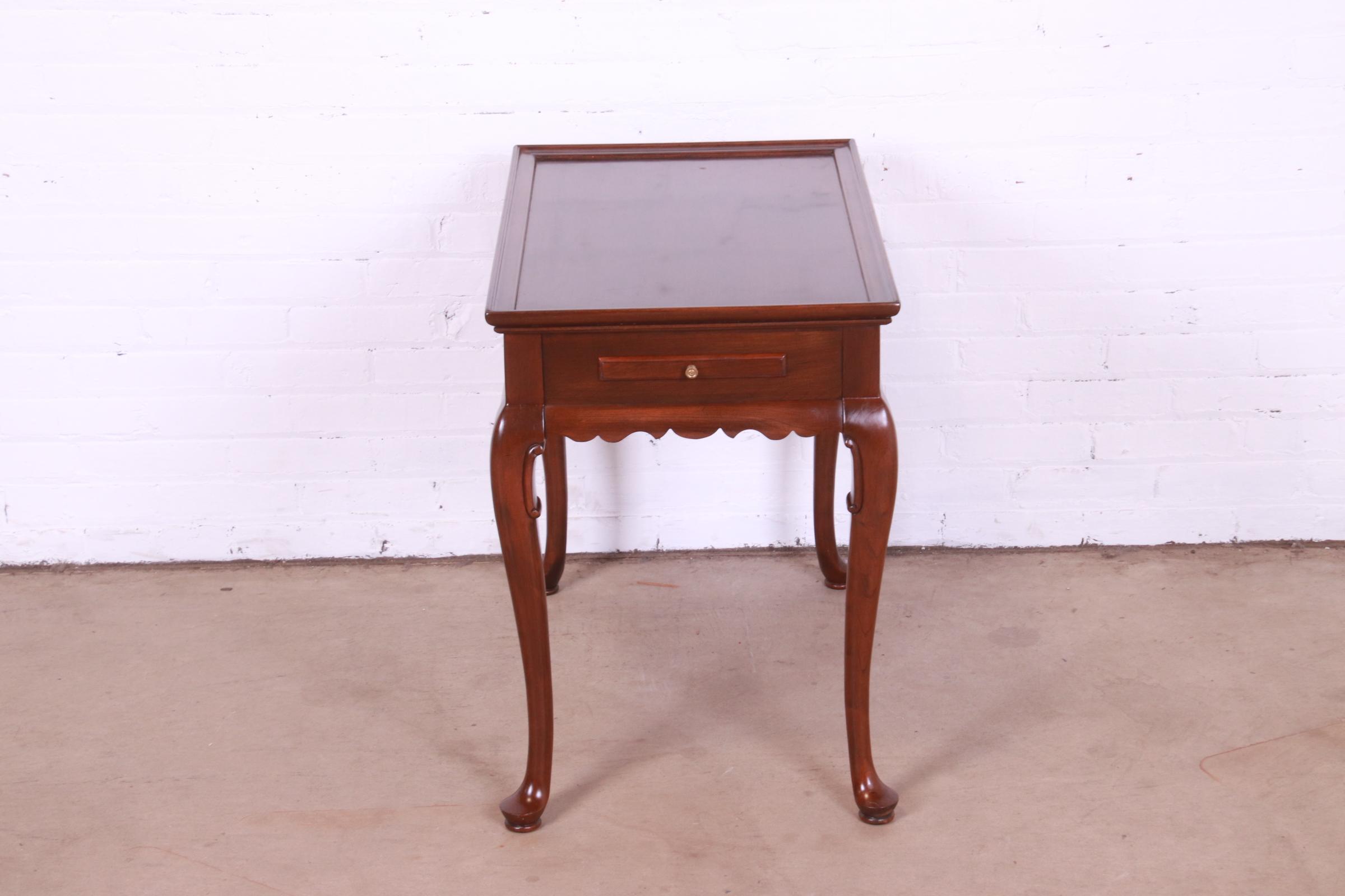 Ethan Allen Queen Anne Cherry Wood Tea Table or Occasional Side Table - Image 4