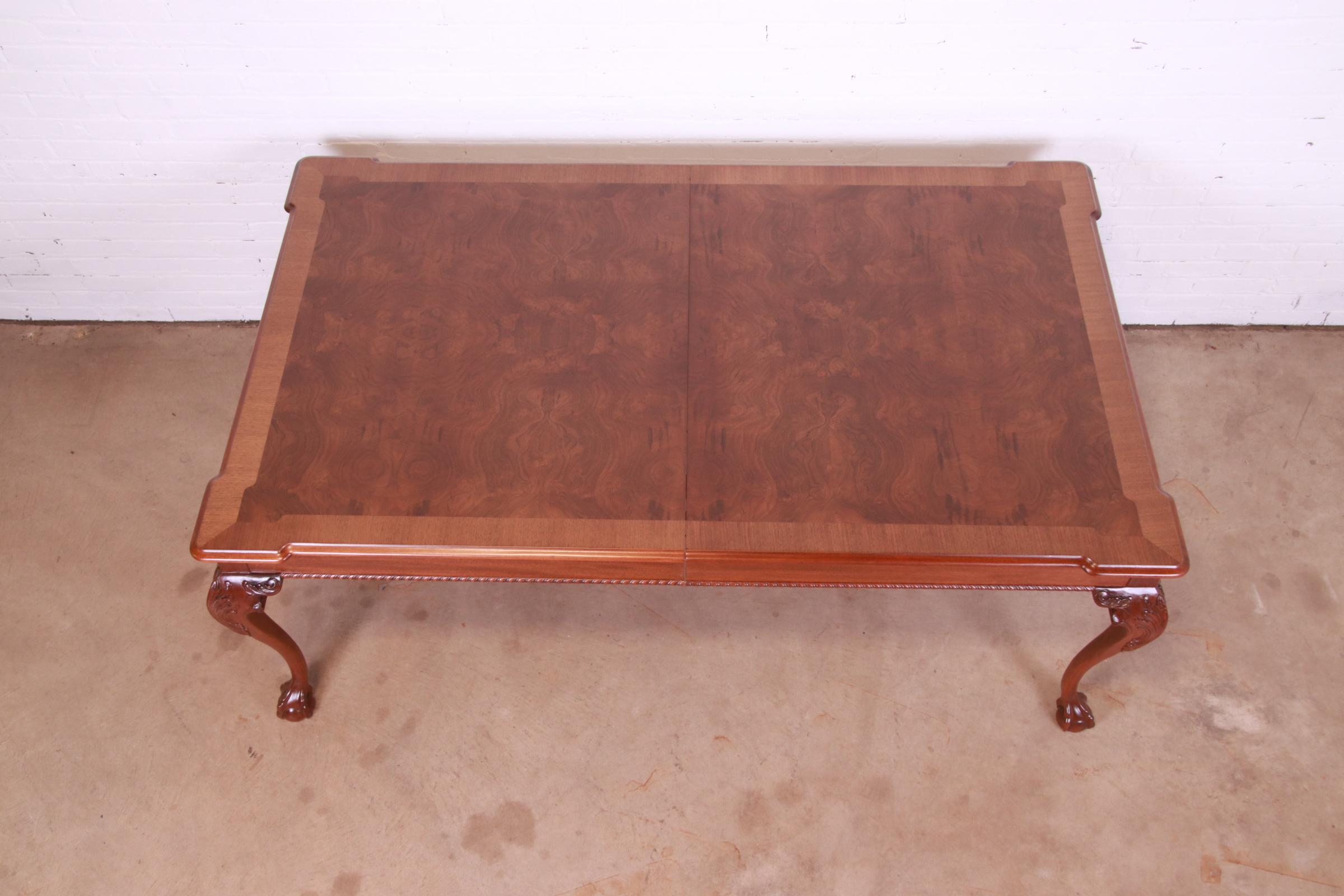 Henredon Chippendale Banded Mahogany and Burl Wood Extension Dining Table, Newly Refinished - Image 4