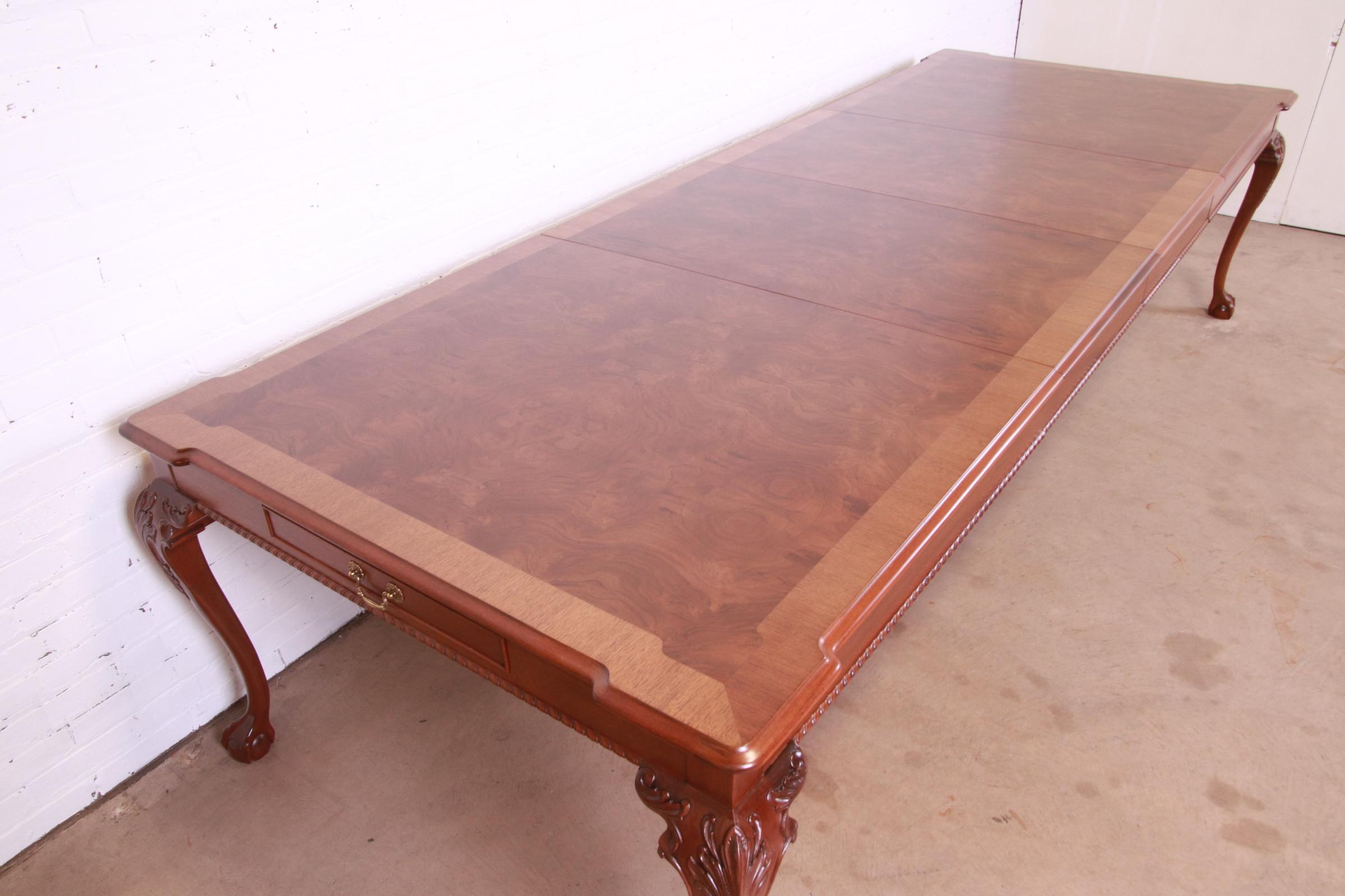 Henredon Chippendale Banded Mahogany and Burl Wood Extension Dining Table, Newly Refinished - Image 10
