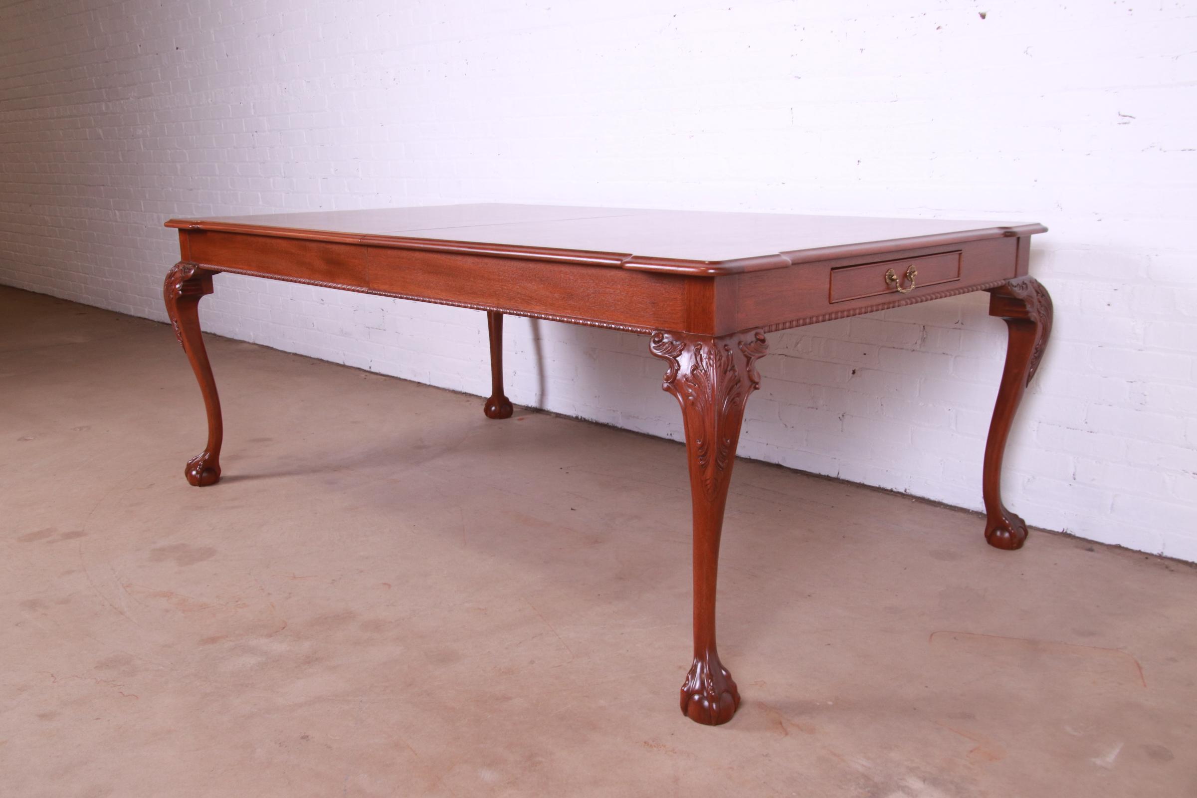 Henredon Chippendale Banded Mahogany and Burl Wood Extension Dining Table, Newly Refinished - Image 3