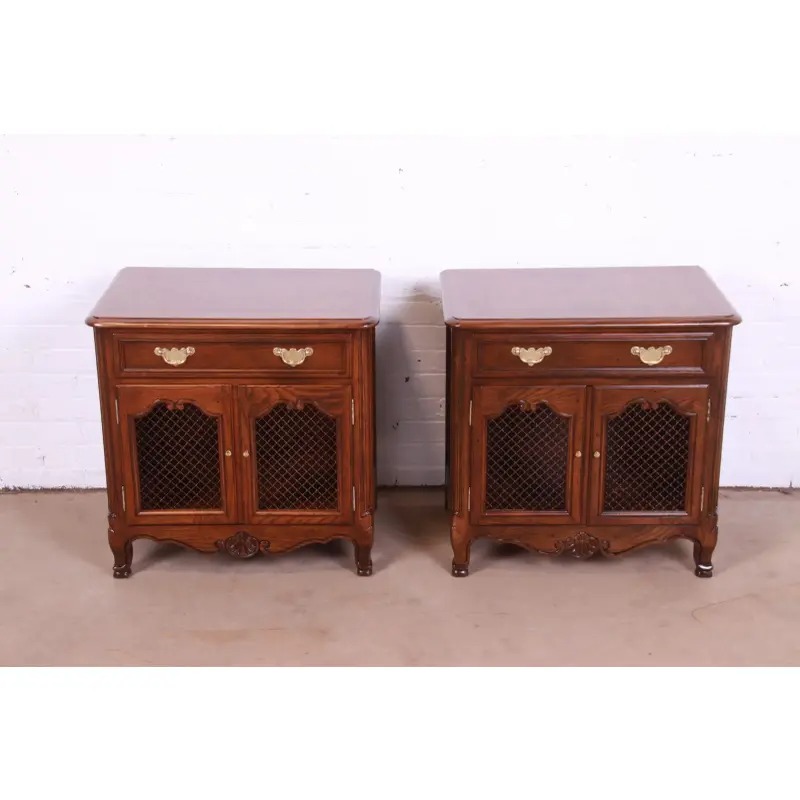 Baker Furniture French Provincial Louis XV Oak and Burl Wood Nightstands, Newly Refinished - Image 4