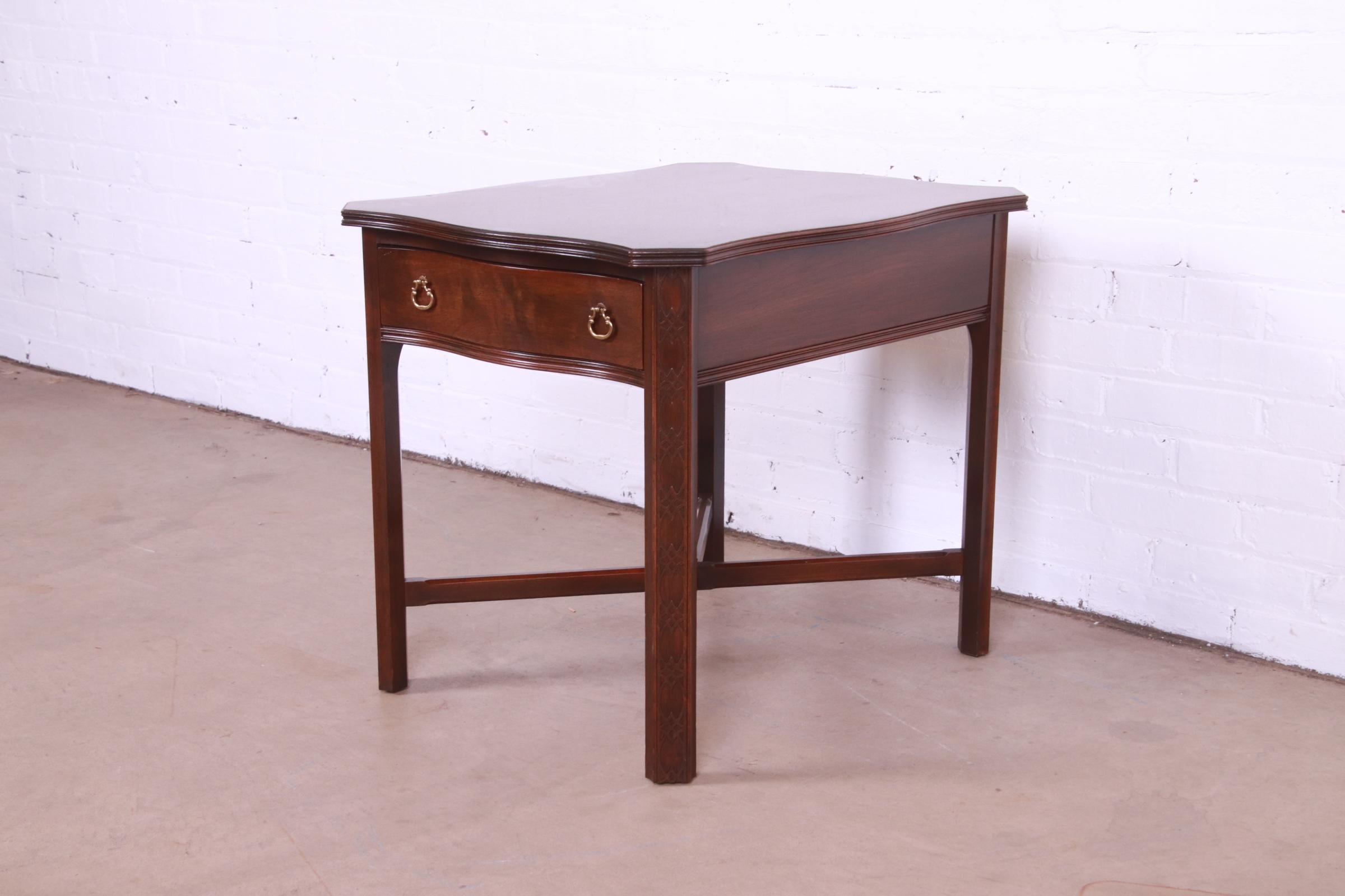 Late 20th Century Ethan Allen Georgian Carved Cherry Wood Tea Table or Occasional Side Table - Image 4
