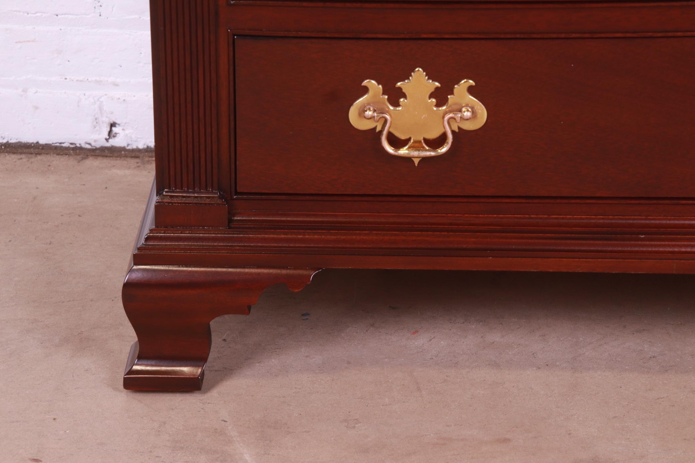 Stickley Colonial Williamsburg Georgian Mahogany Chest of Drawers, Newly Restored - Image 8