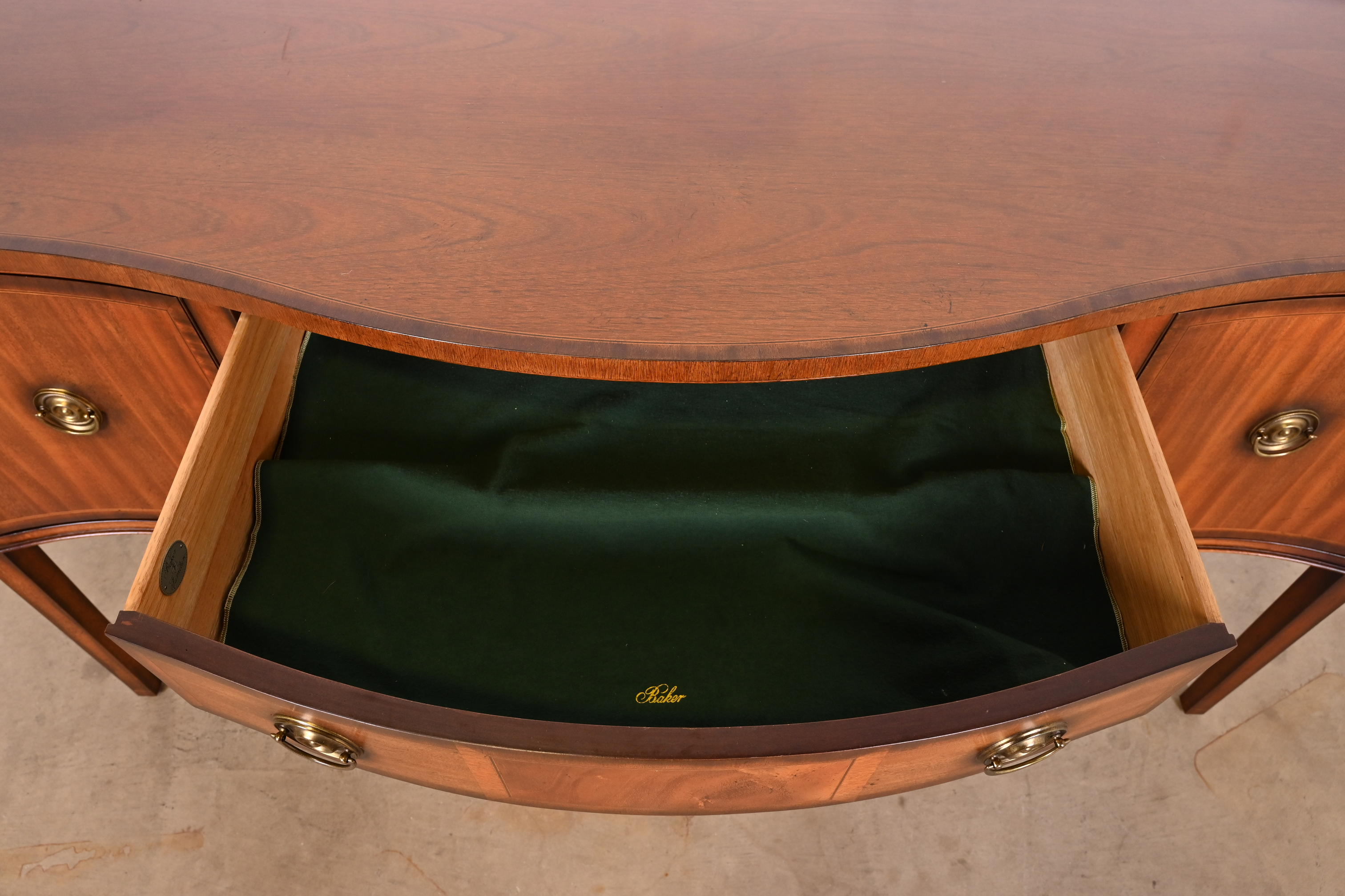 Baker Furniture Georgian Banded Mahogany Serpentine Front Sideboard Credenza - Image 6