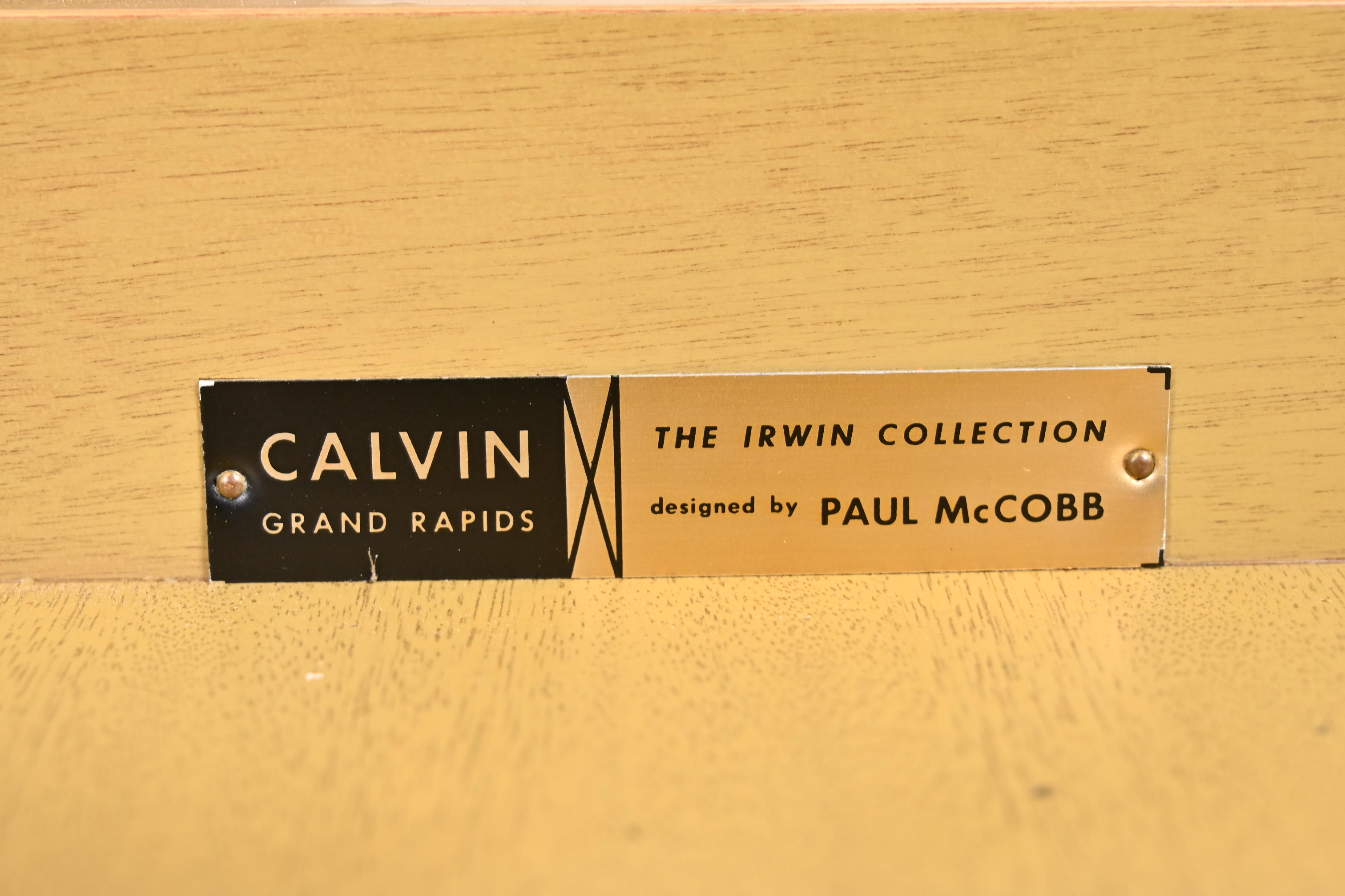 Paul McCobb Irwin Collection Black Lacquer and Brass End Tables or Nightstands, Newly Refinished - Image 9