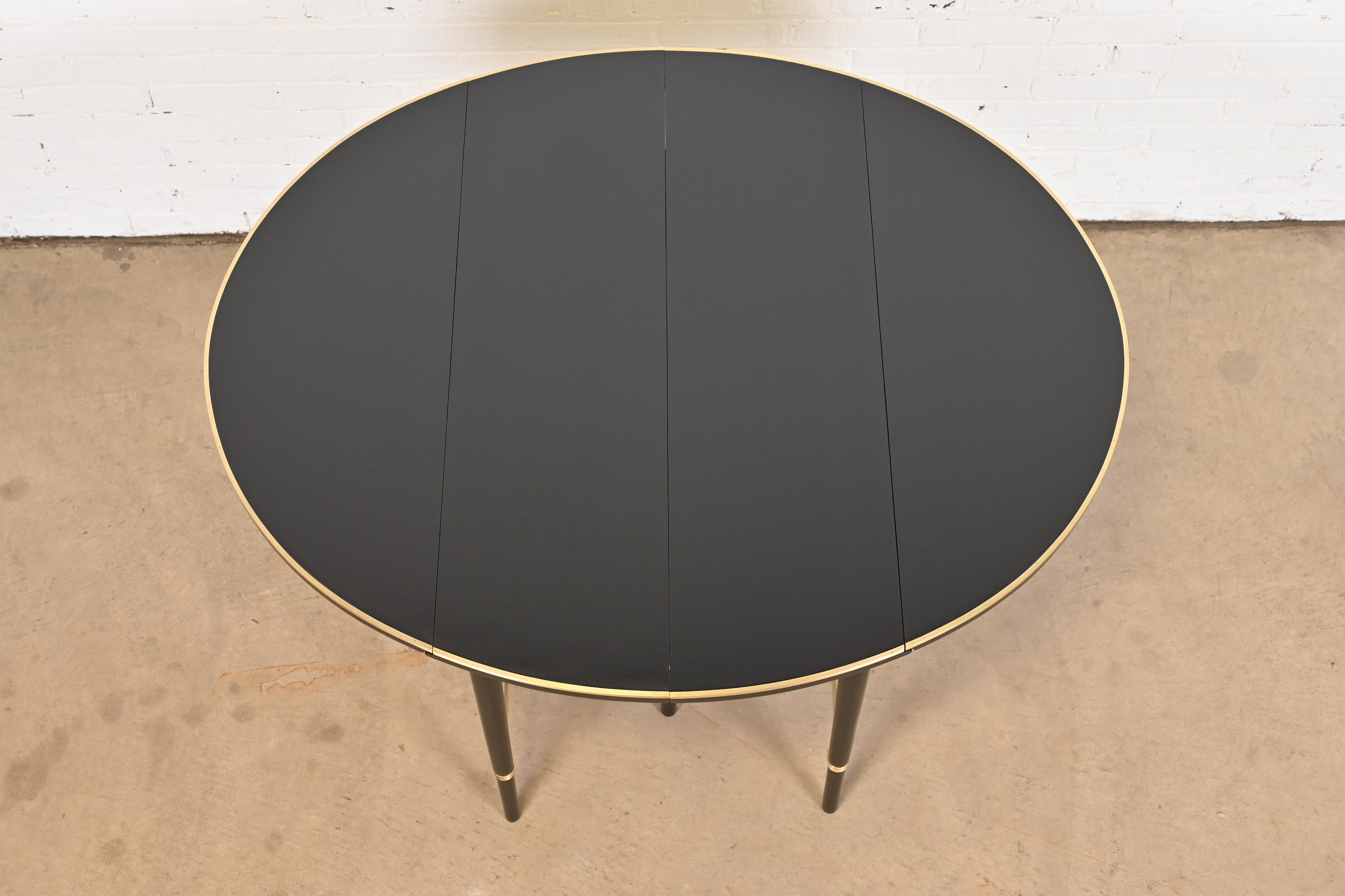 Paul McCobb Connoisseur Collection Black Lacquered Mahogany and Brass Extension Dining Table, Newly Refinished - Image 7