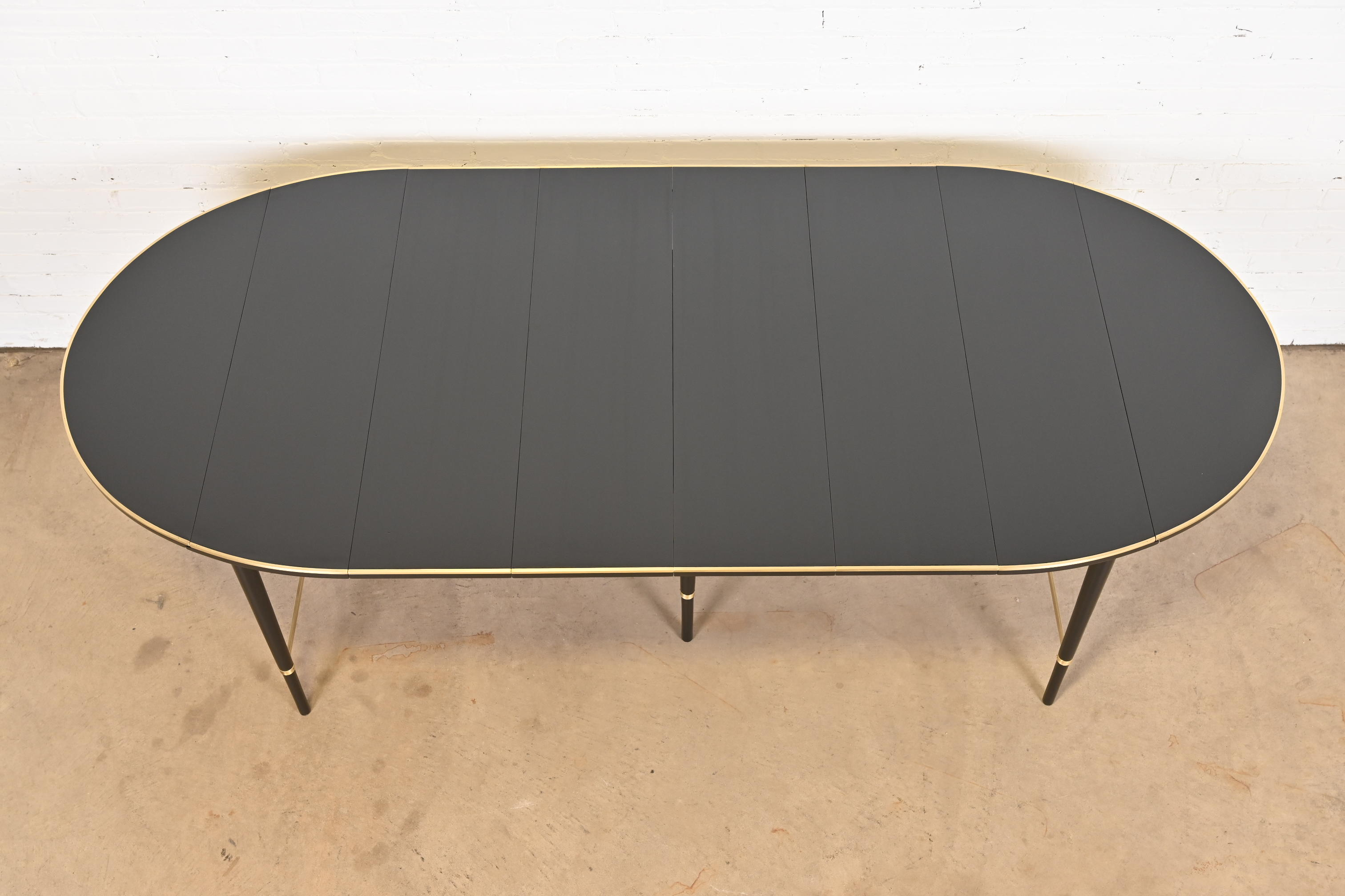Paul McCobb Connoisseur Collection Black Lacquered Mahogany and Brass Extension Dining Table, Newly Refinished - Image 4