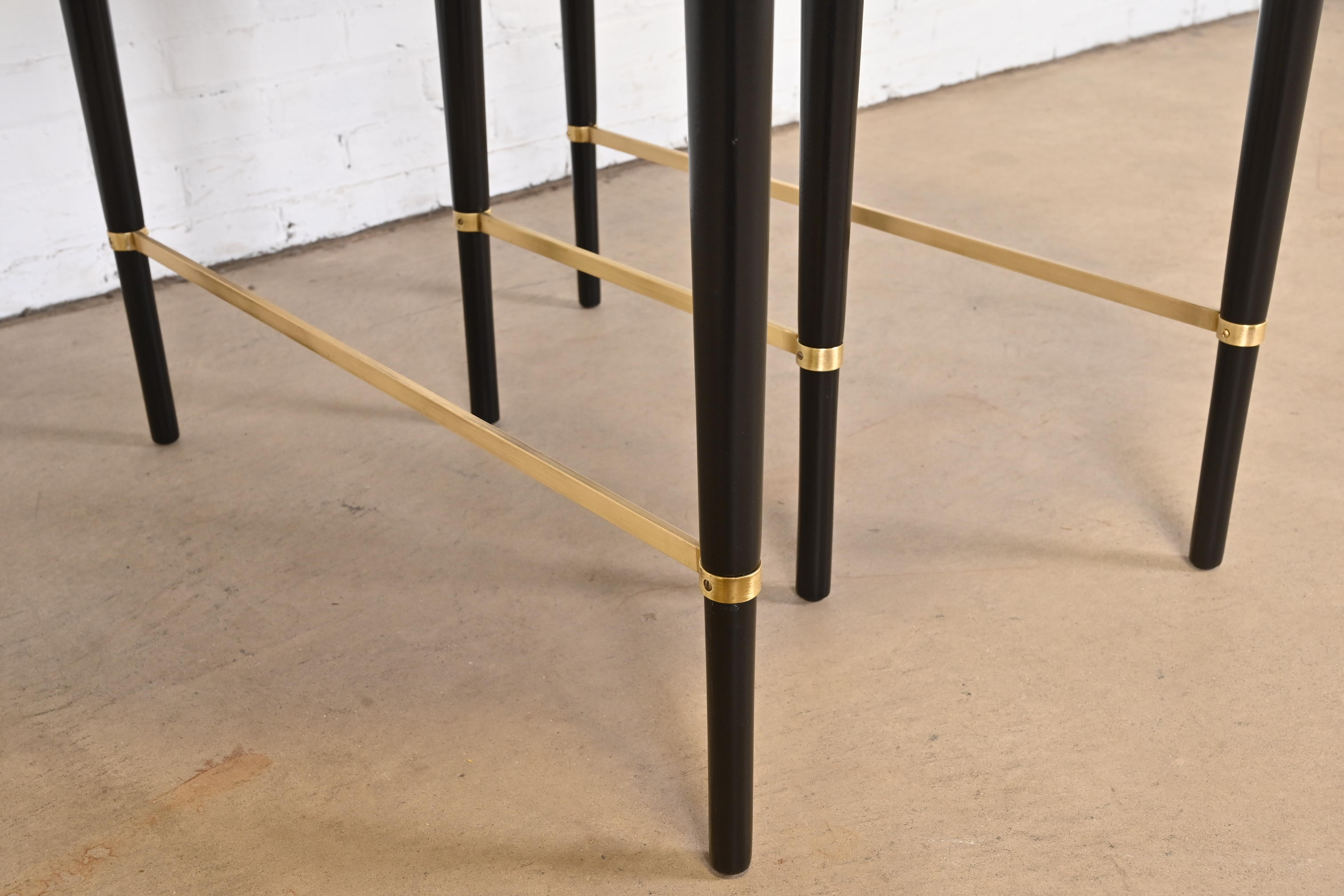 Paul McCobb Connoisseur Collection Black Lacquered Mahogany and Brass Extension Dining Table, Newly Refinished - Image 9