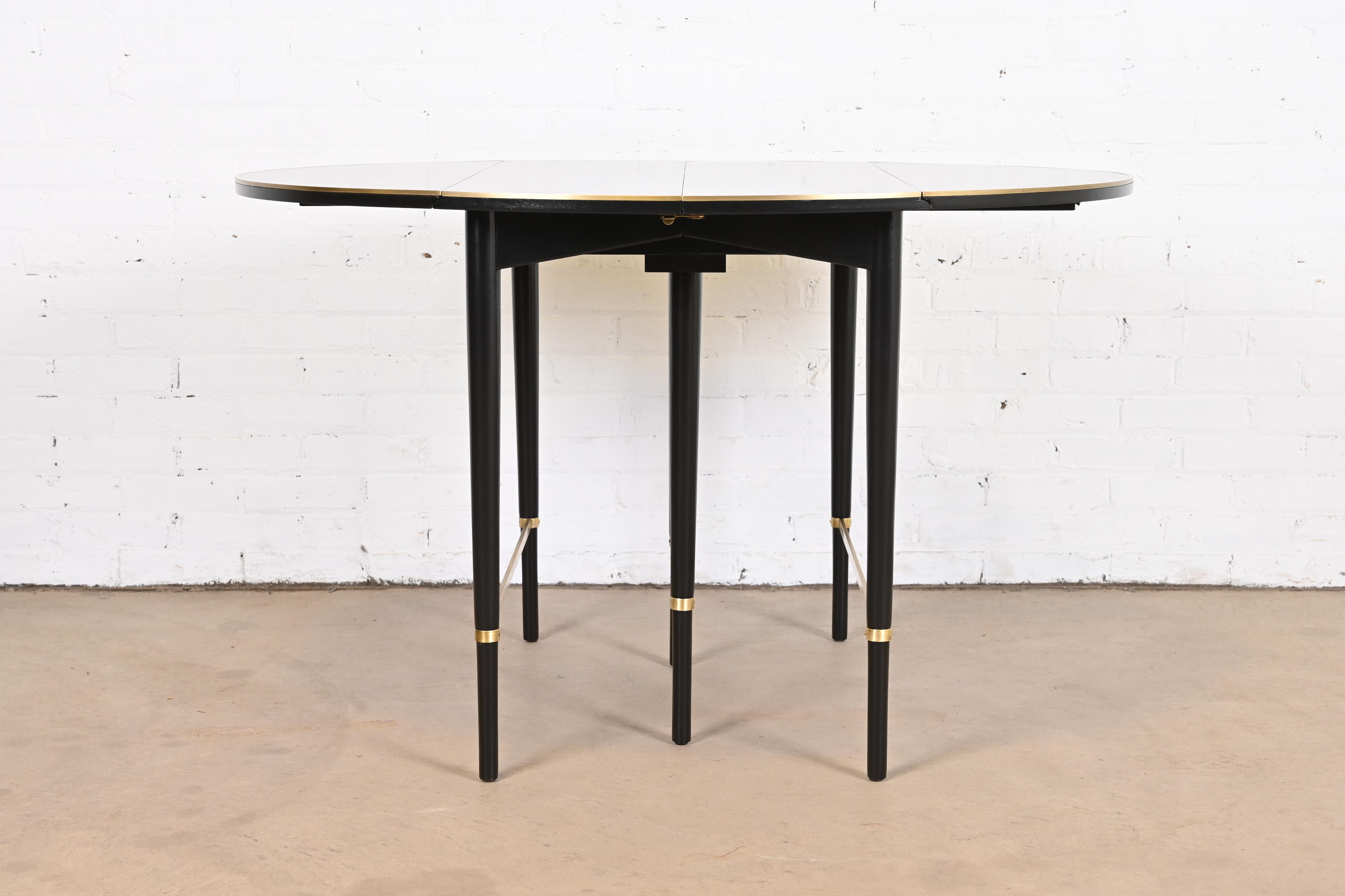 Paul McCobb Connoisseur Collection Black Lacquered Mahogany and Brass Extension Dining Table, Newly Refinished - Image 8