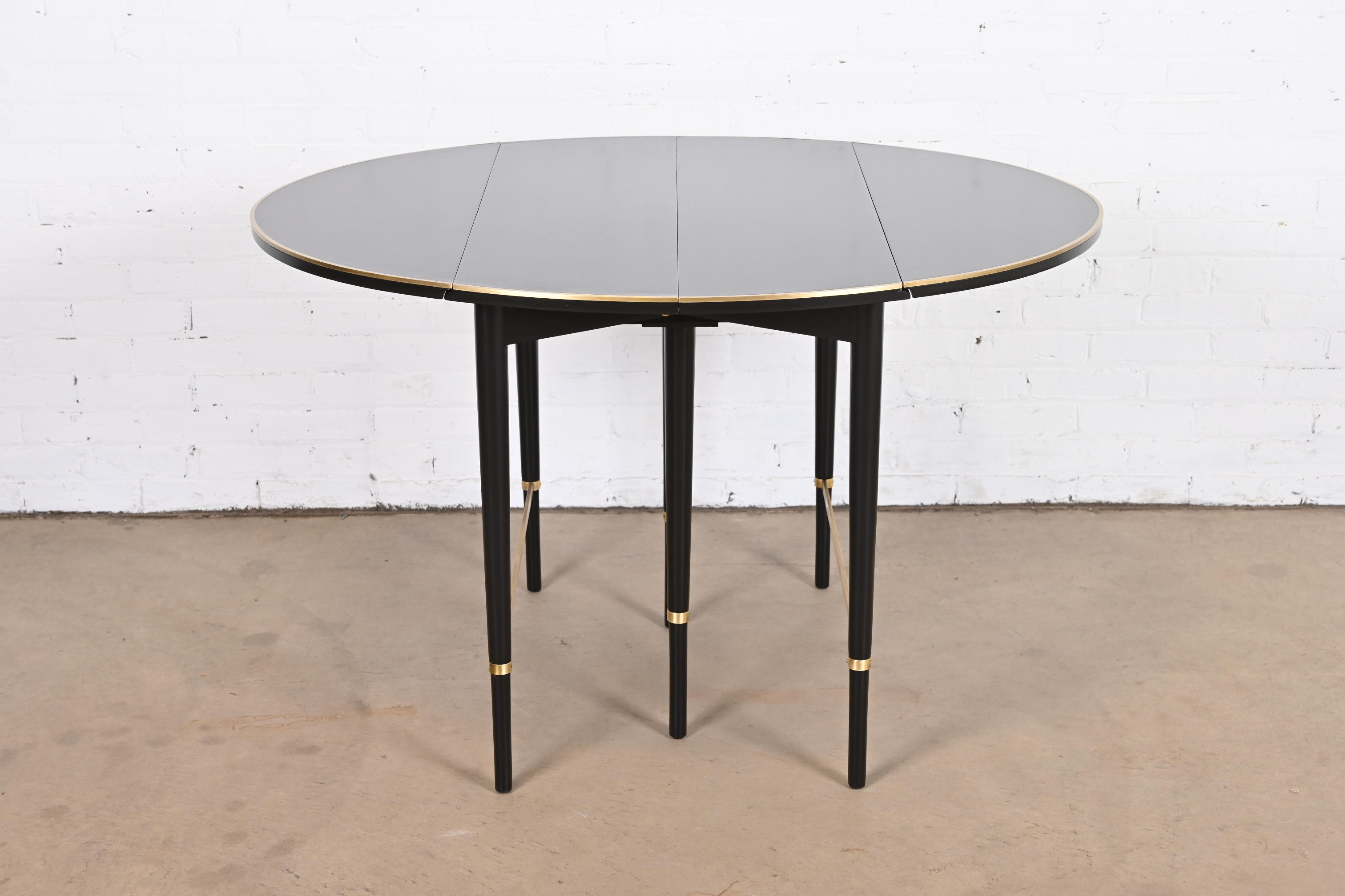Paul McCobb Connoisseur Collection Black Lacquered Mahogany and Brass Extension Dining Table, Newly Refinished - Image 5