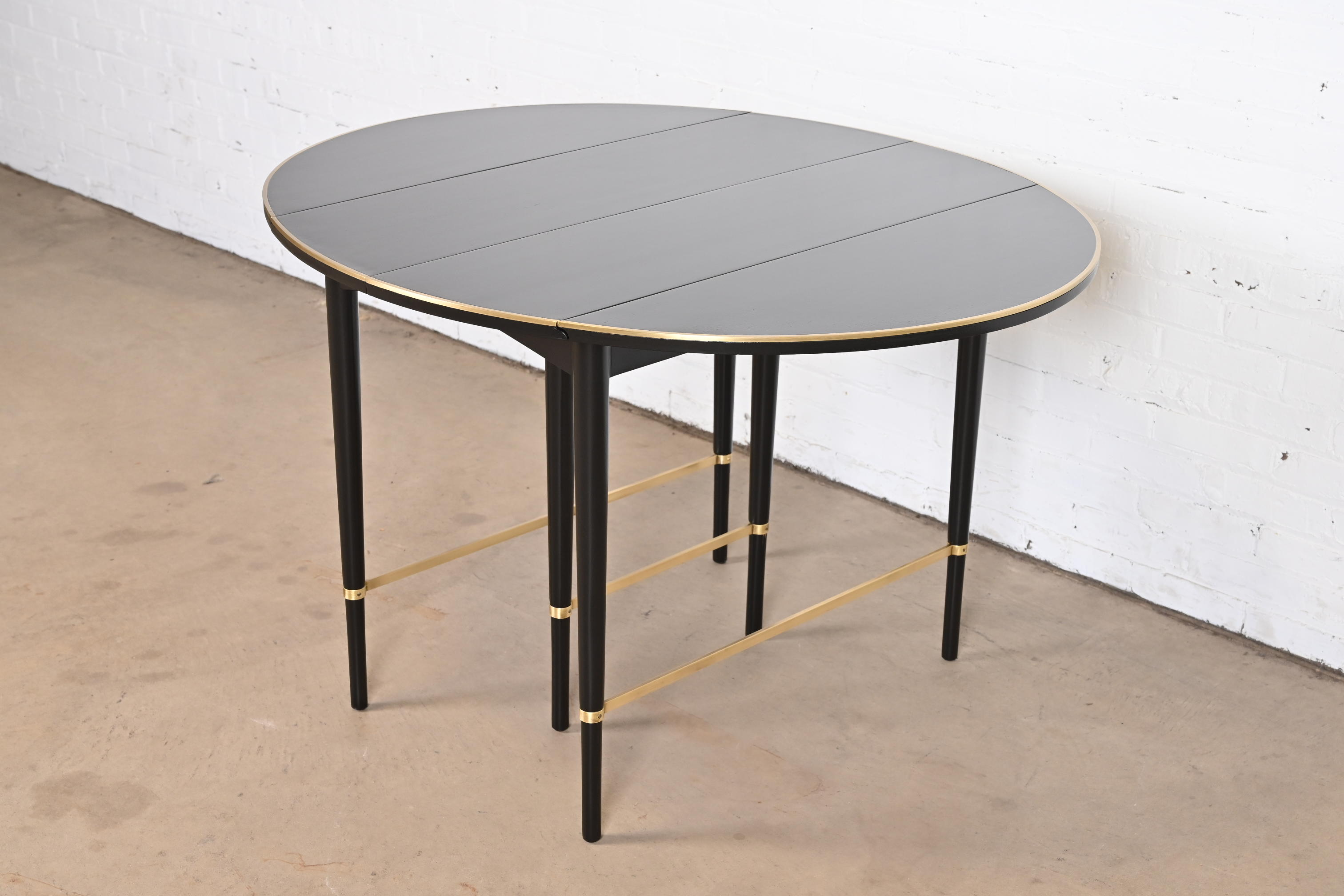 Paul McCobb Connoisseur Collection Black Lacquered Mahogany and Brass Extension Dining Table, Newly Refinished - Image 6