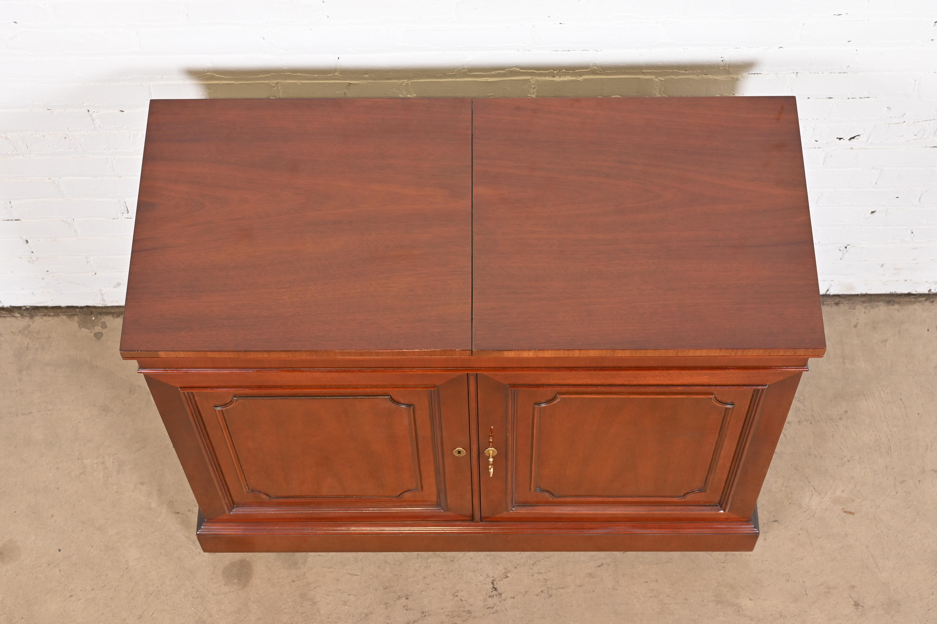 Kindel Furniture Regency Mahogany Flip Top Rolling Bar Cabinet - Image 7