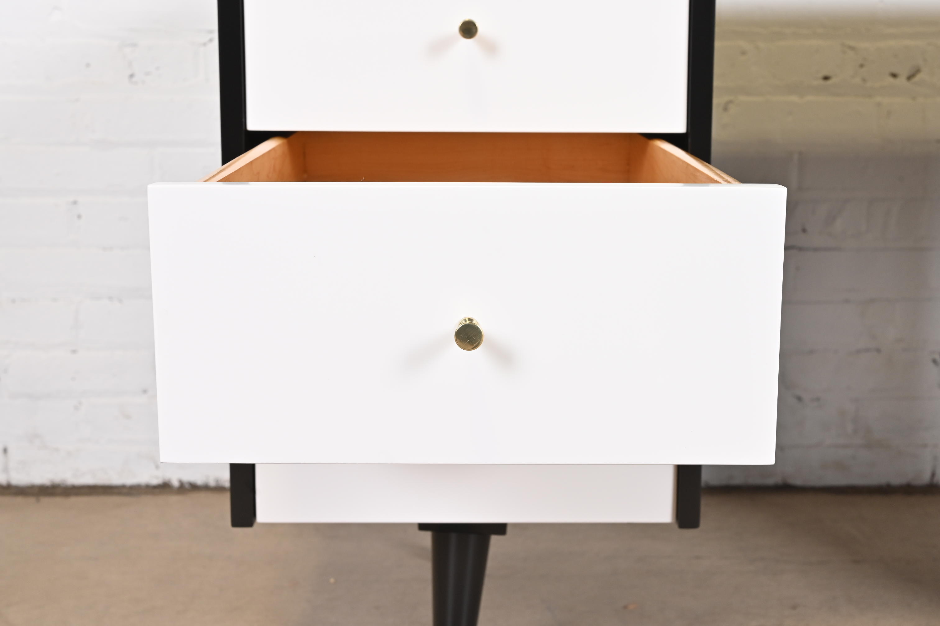 Paul McCobb Planner Group Black and White Lacquered Double Pedestal Desk, Newly Refinished - Image 6
