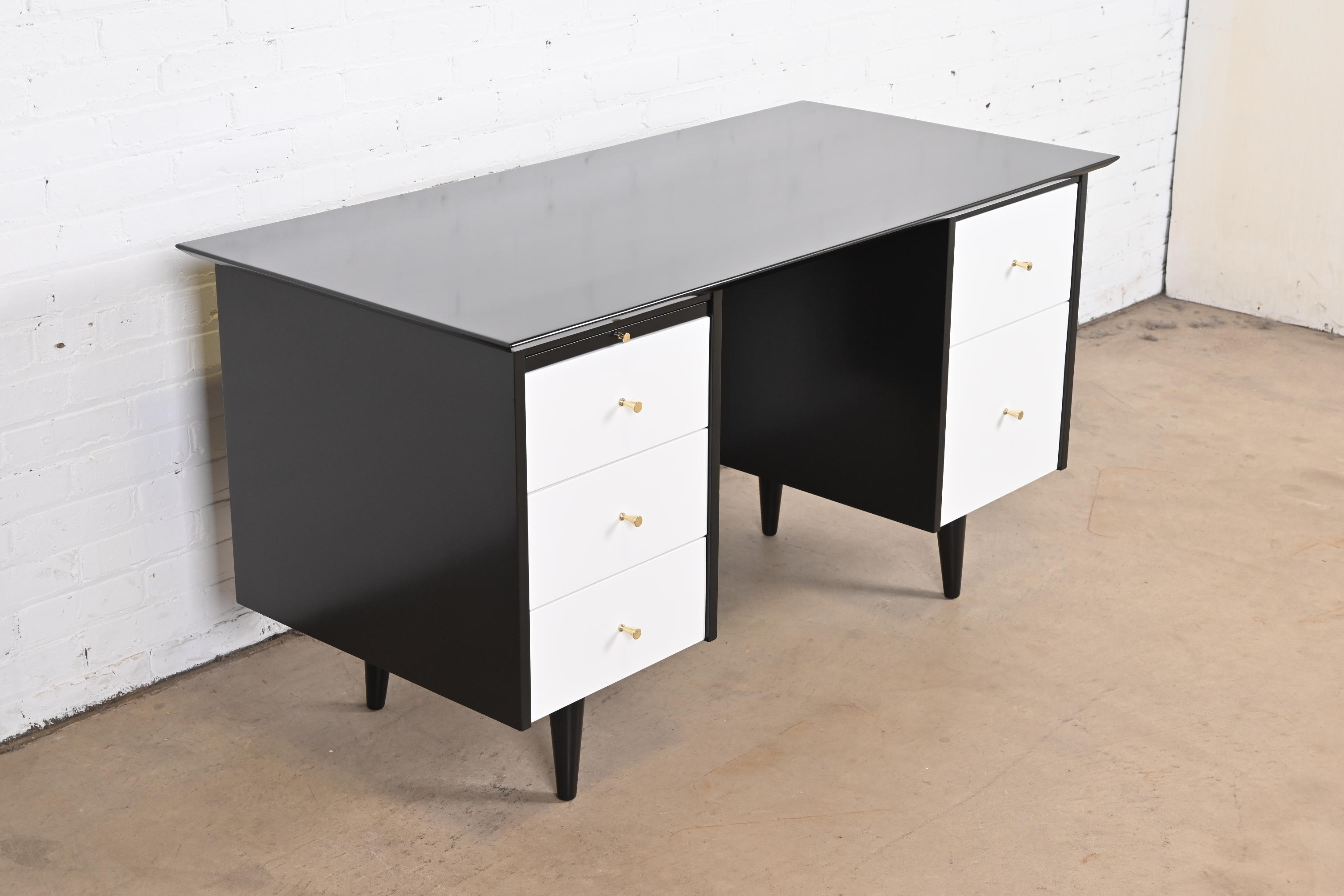 Paul McCobb Planner Group Black and White Lacquered Double Pedestal Desk, Newly Refinished - Image 4