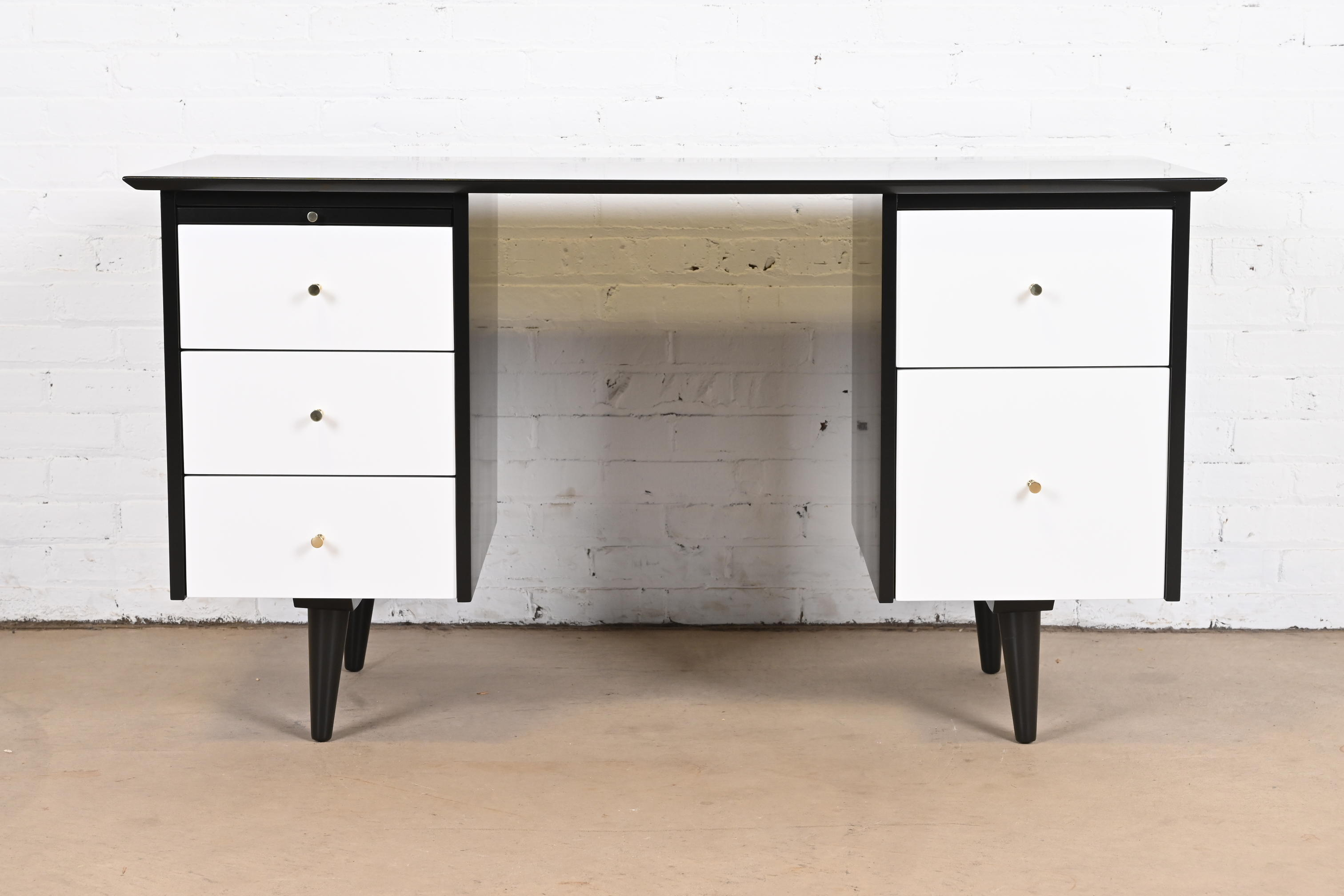 Paul McCobb Planner Group Black and White Lacquered Double Pedestal Desk, Newly Refinished - Image 2