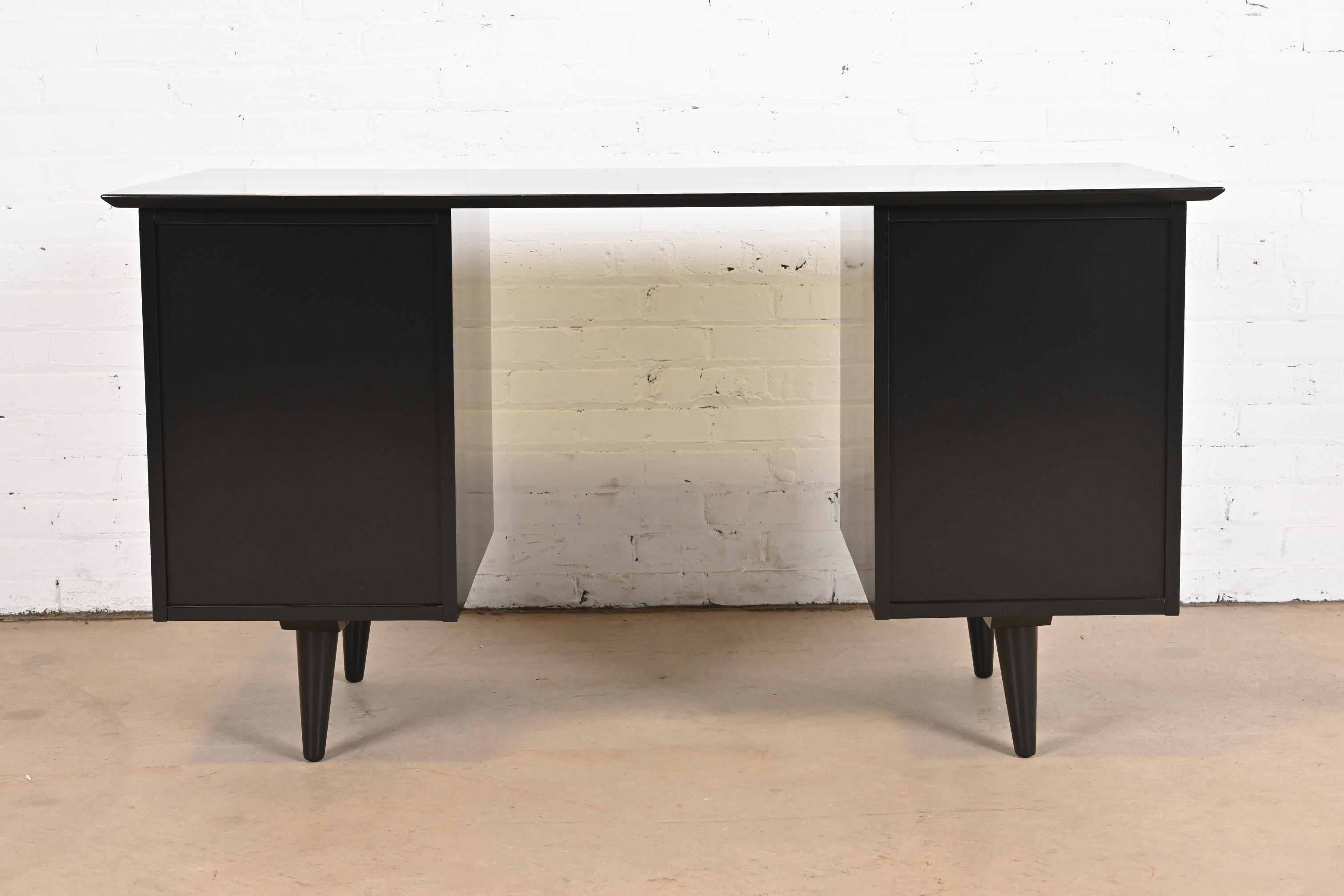 Paul McCobb Planner Group Black and White Lacquered Double Pedestal Desk, Newly Refinished - Image 11