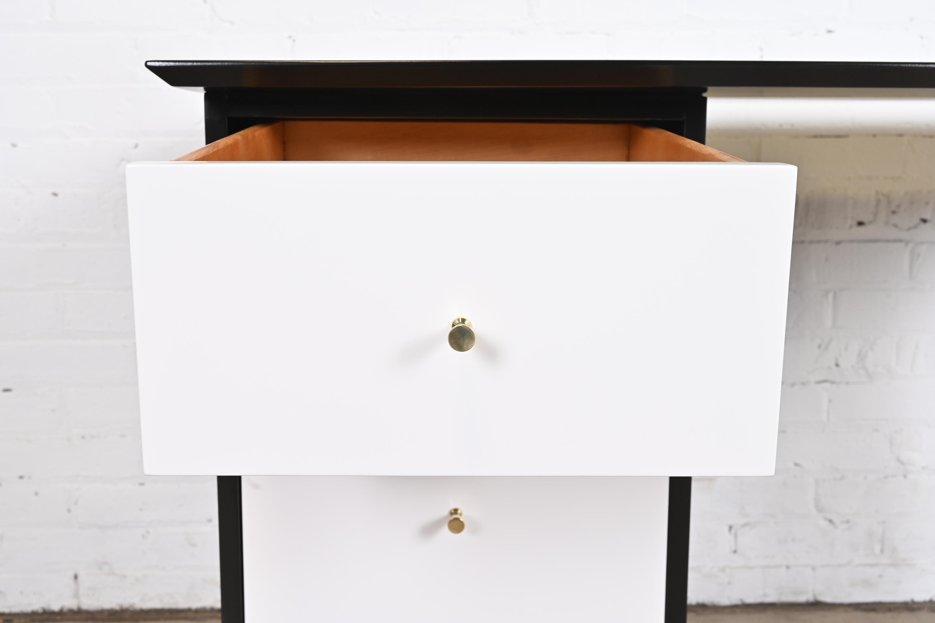 Paul McCobb Planner Group Black and White Lacquered Writing Desk, Newly Refinished - Image 7