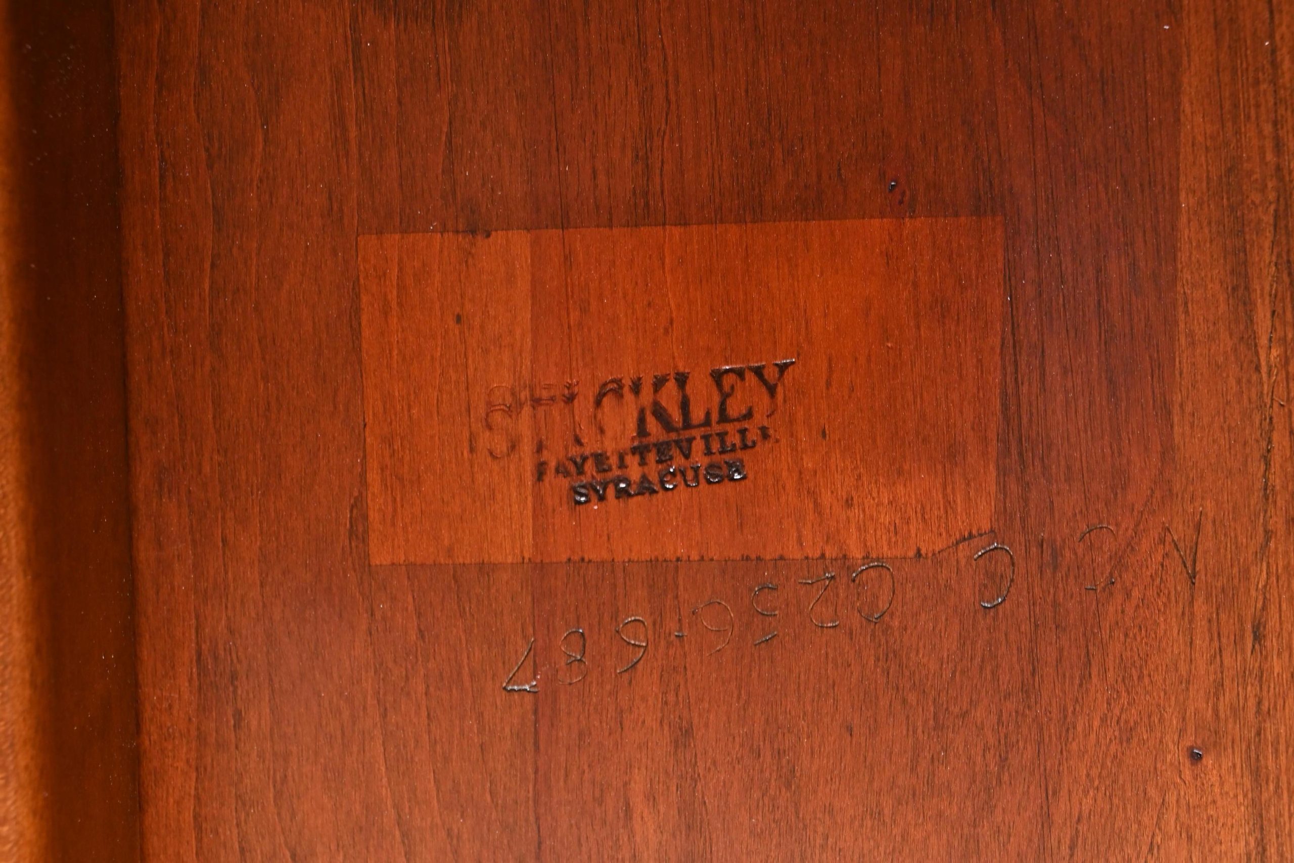 Stickley Georgian Cherry Wood Double Pedestal Extension Dining Table, Newly Refinished - Image 12