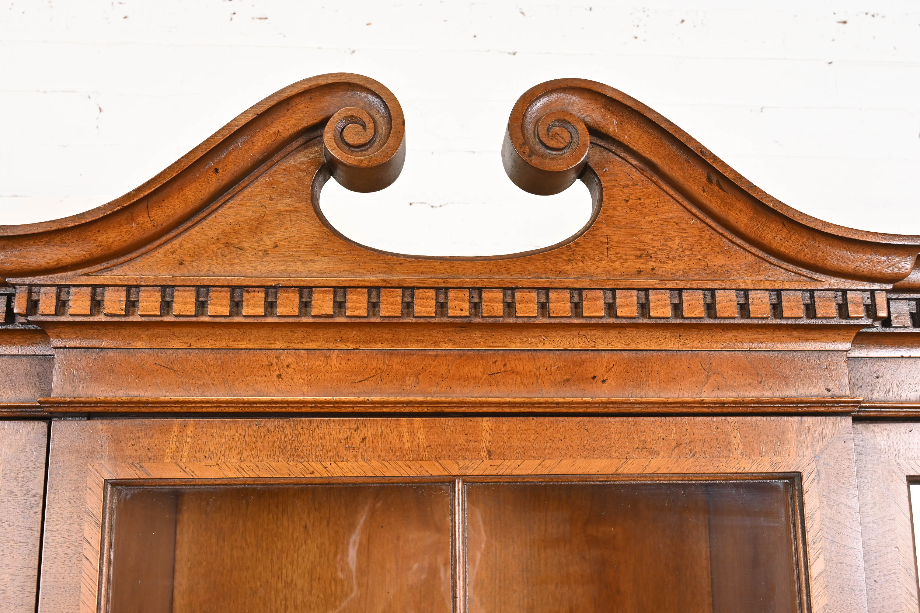 Henredon Georgian Carved Mahogany Lighted Breakfront Bookcase Cabinet - Image 9