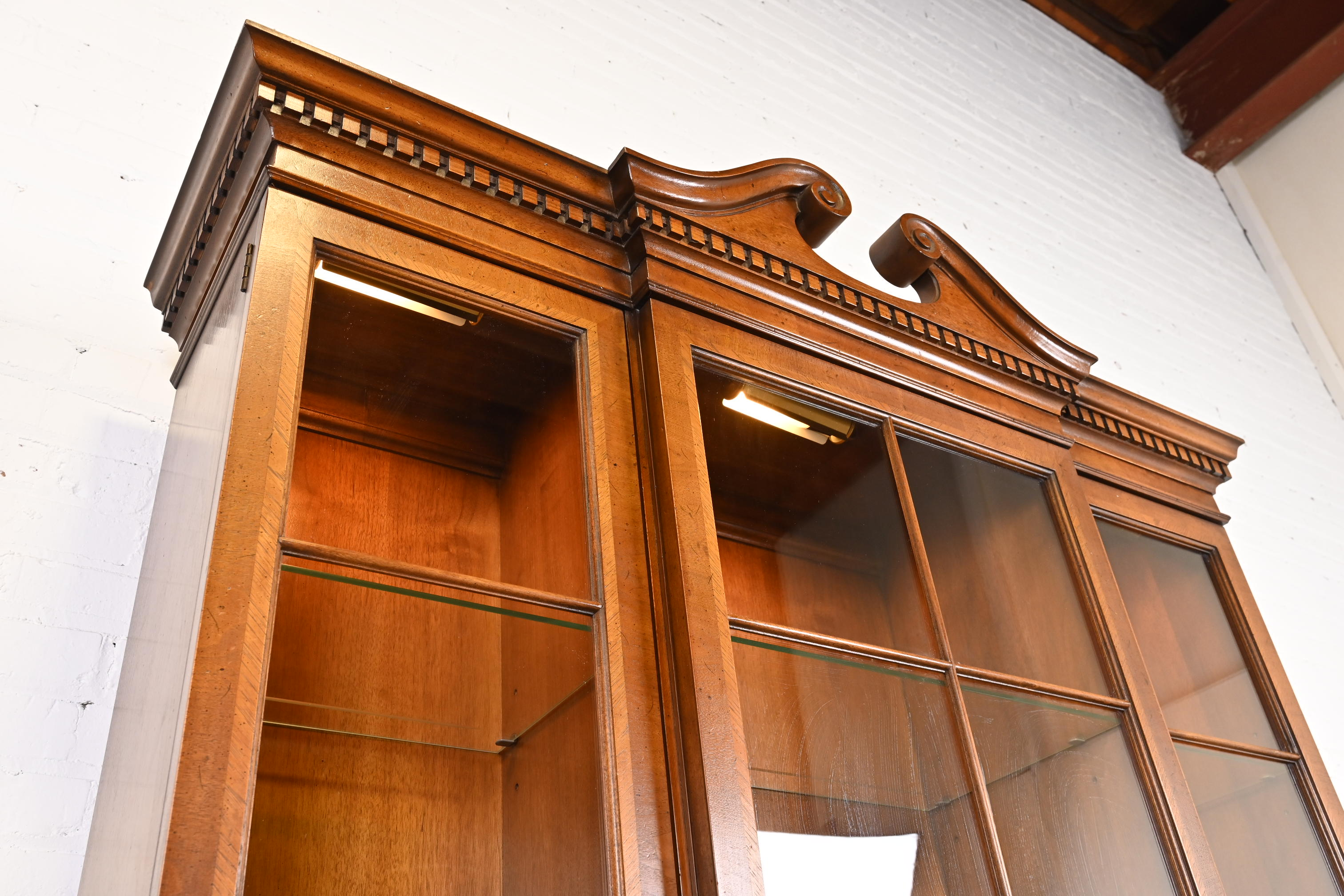 Henredon Georgian Carved Mahogany Lighted Breakfront Bookcase Cabinet - Image 10