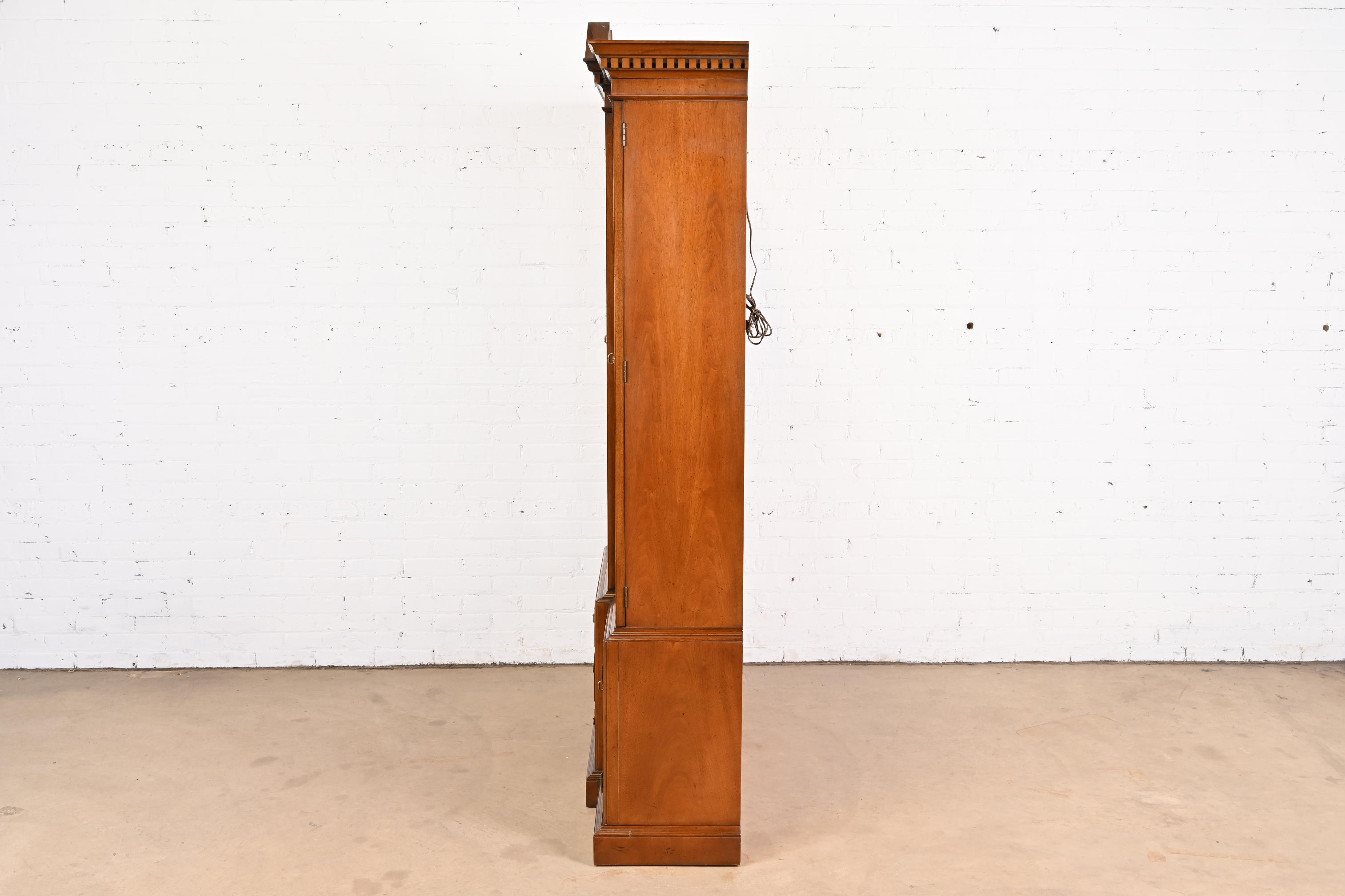 Henredon Georgian Carved Mahogany Lighted Breakfront Bookcase Cabinet - Image 11