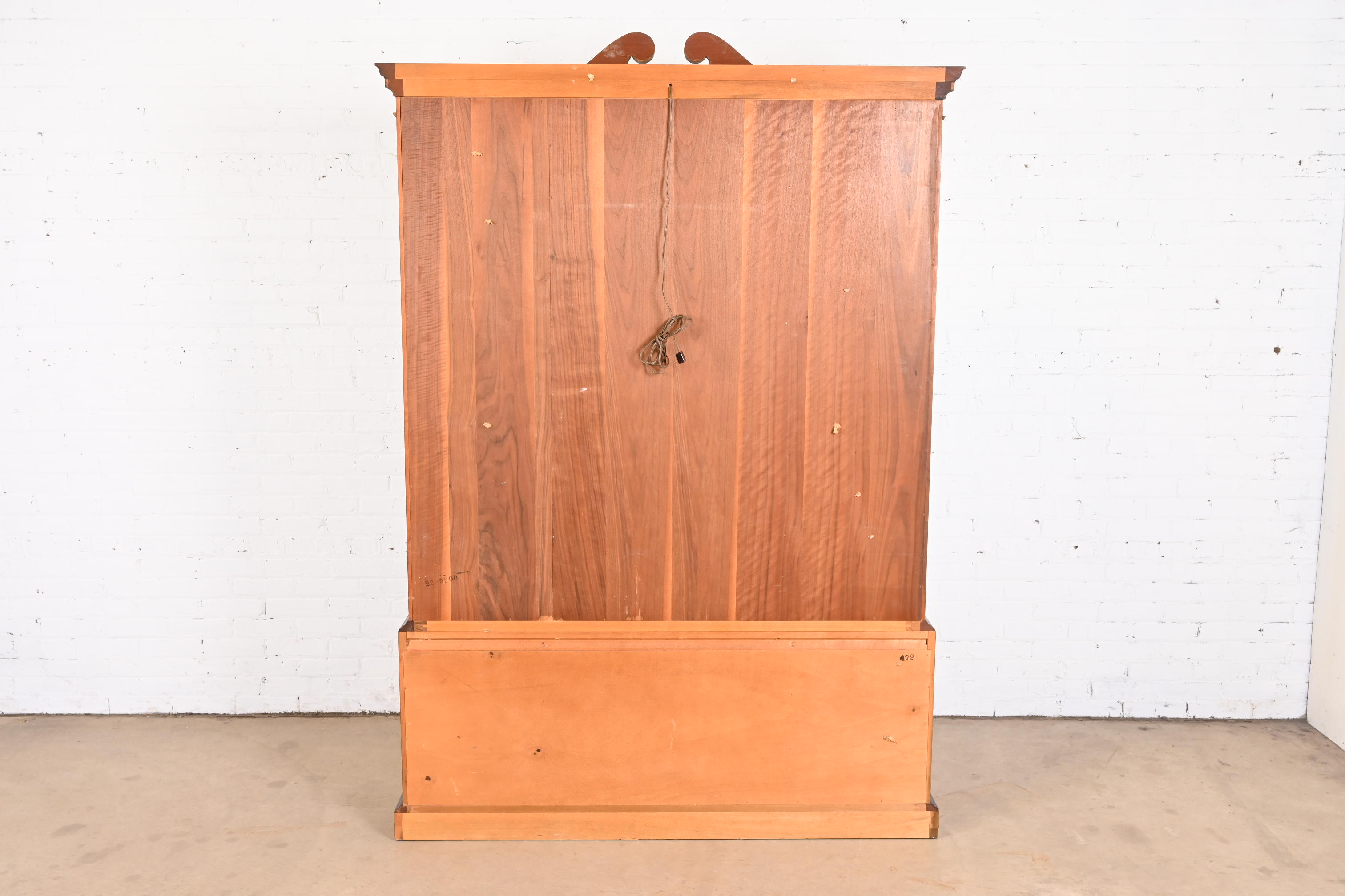 Henredon Georgian Carved Mahogany Lighted Breakfront Bookcase Cabinet - Image 12
