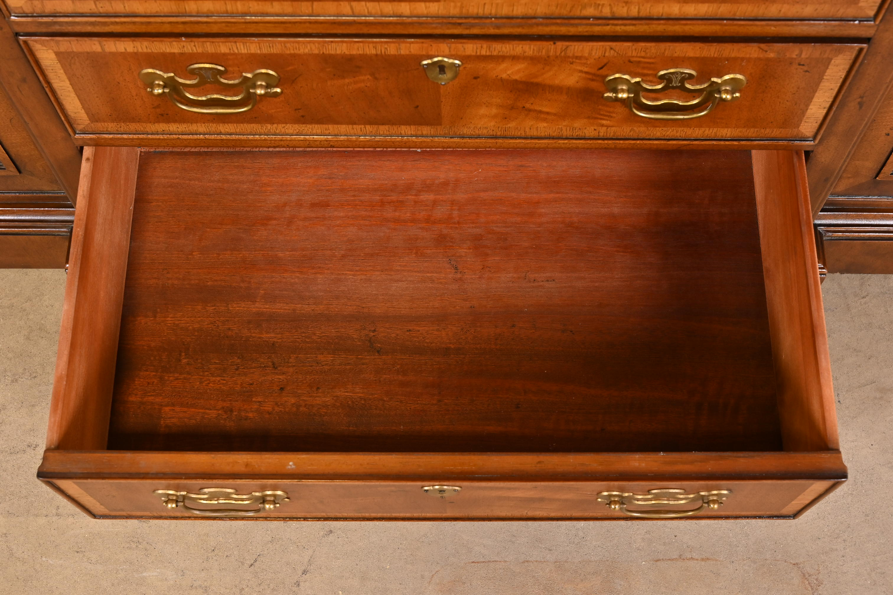 Henredon Georgian Carved Mahogany Lighted Breakfront Bookcase Cabinet - Image 7