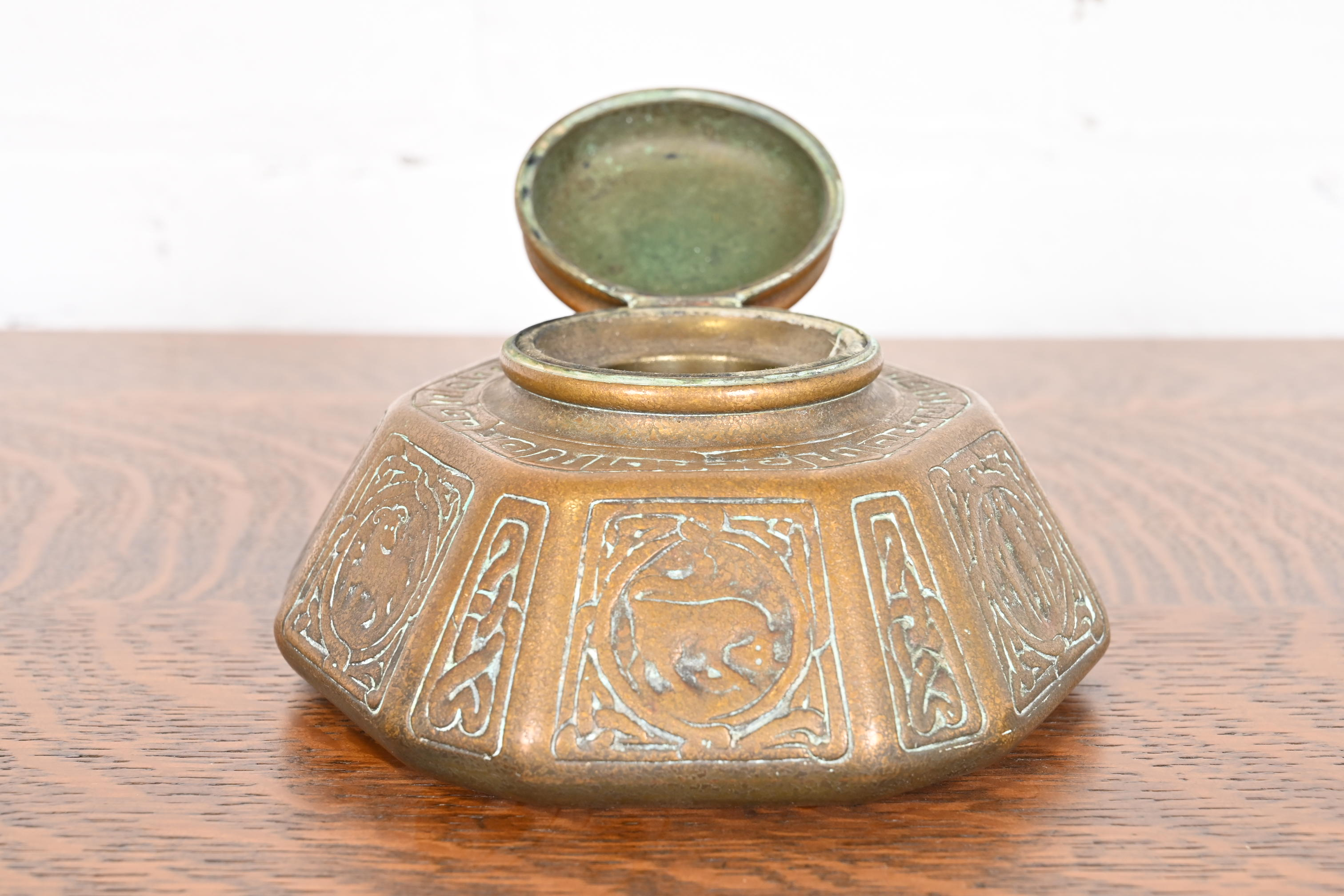 Tiffany Studios New York 'Zodiac' Bronze Doré Large Inkwell - Image 9